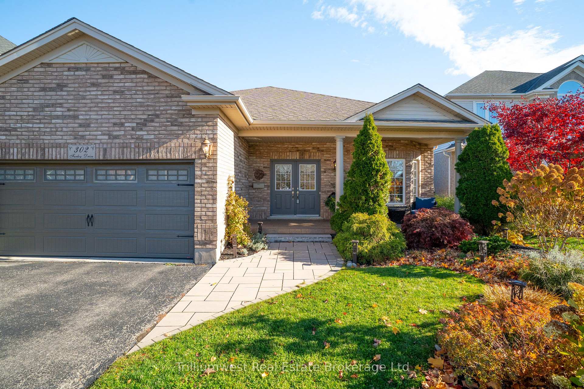 Photo 1 of 302 Farley Drive, Guelph, Pineridge/Westminster Woods — HOMEH