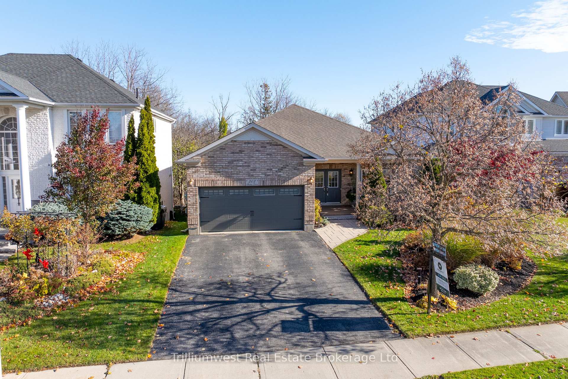 Photo 2 of 302 Farley Drive, Guelph, Pineridge/Westminster Woods — HOMEH