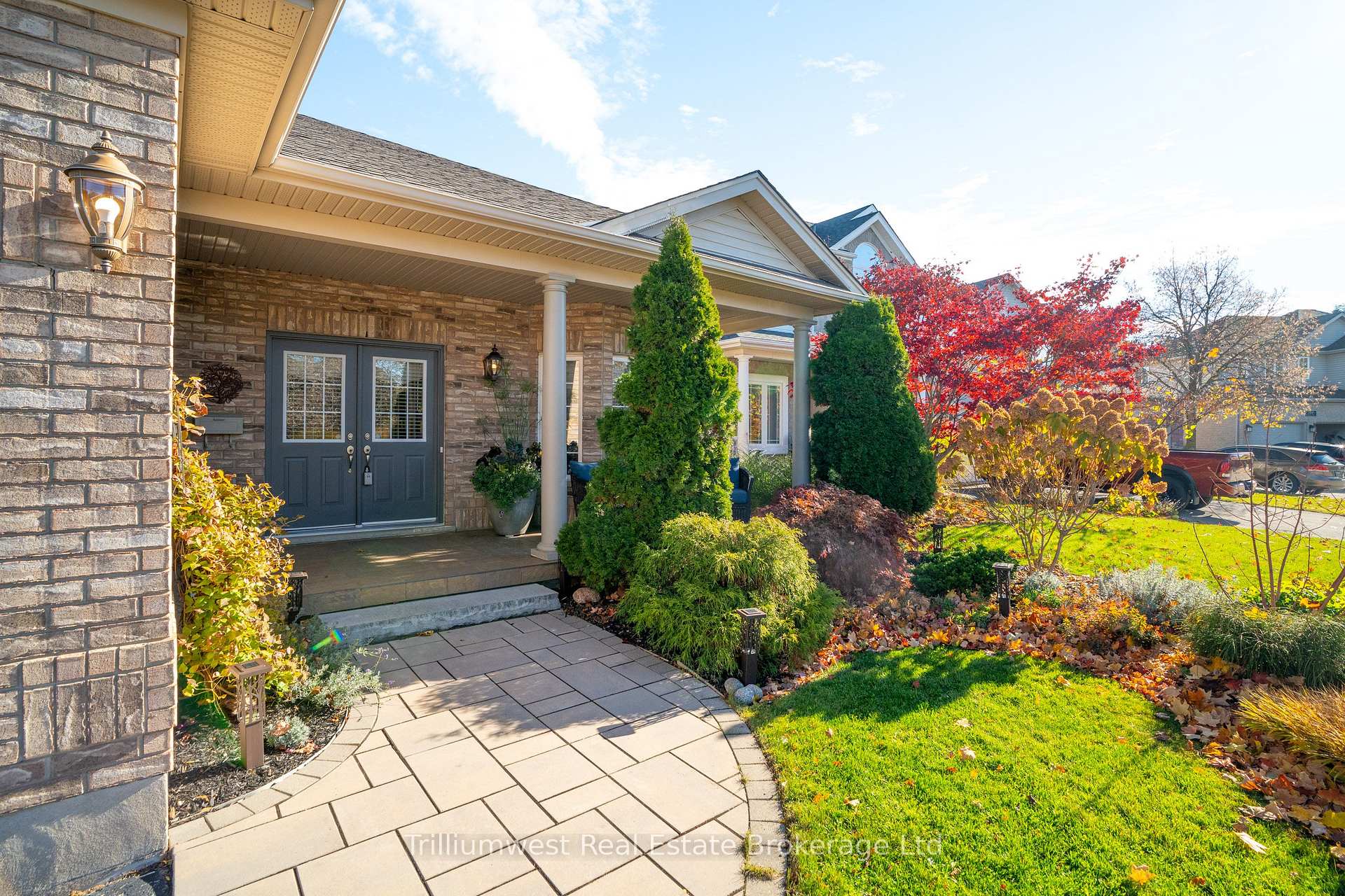Photo 3 of 302 Farley Drive, Guelph, Pineridge/Westminster Woods — HOMEH