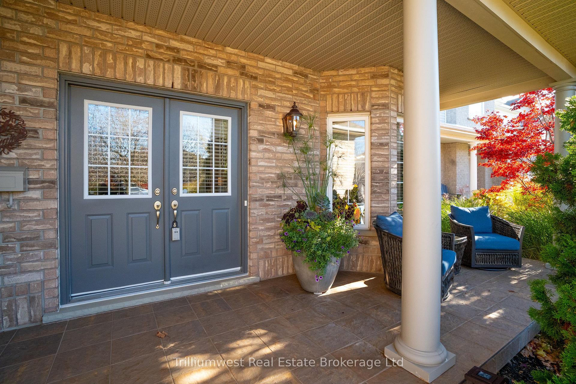 Photo 4 of 302 Farley Drive, Guelph, Pineridge/Westminster Woods — HOMEH