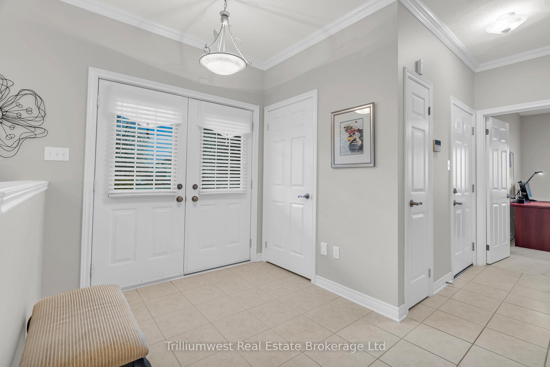 Photo 5 of 302 Farley Drive, Guelph, Pineridge/Westminster Woods — HOMEH