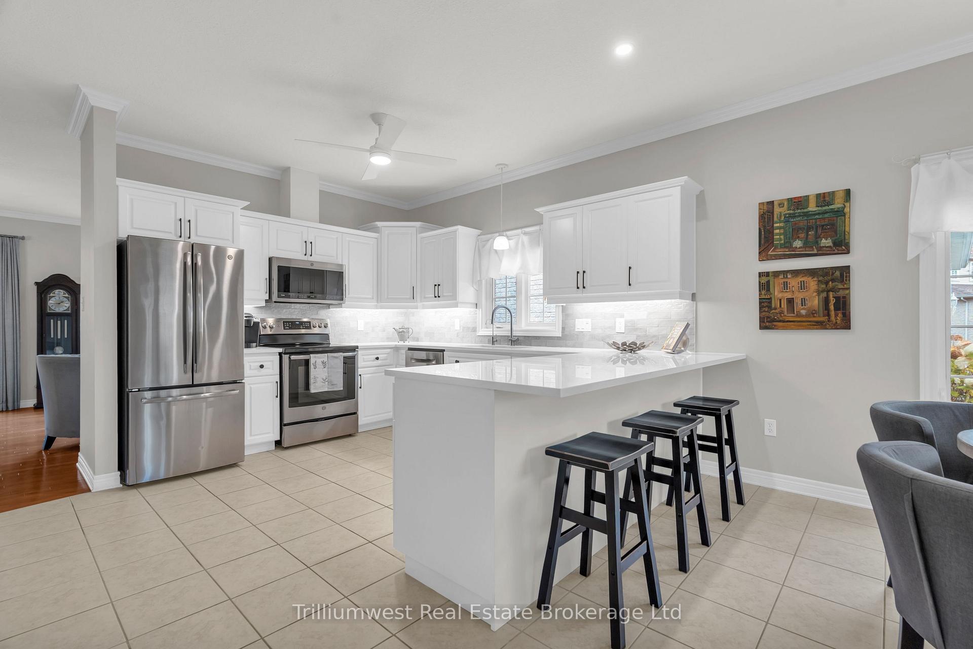 Photo 7 of 302 Farley Drive, Guelph, Pineridge/Westminster Woods — HOMEH
