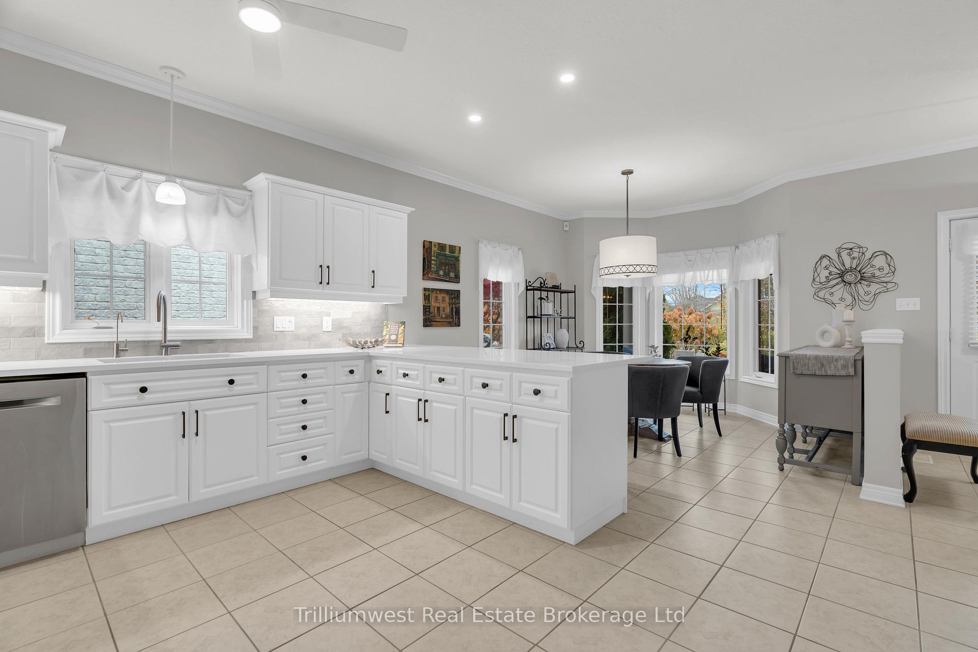 Photo 10 of 302 Farley Drive, Guelph, Pineridge/Westminster Woods — HOMEH