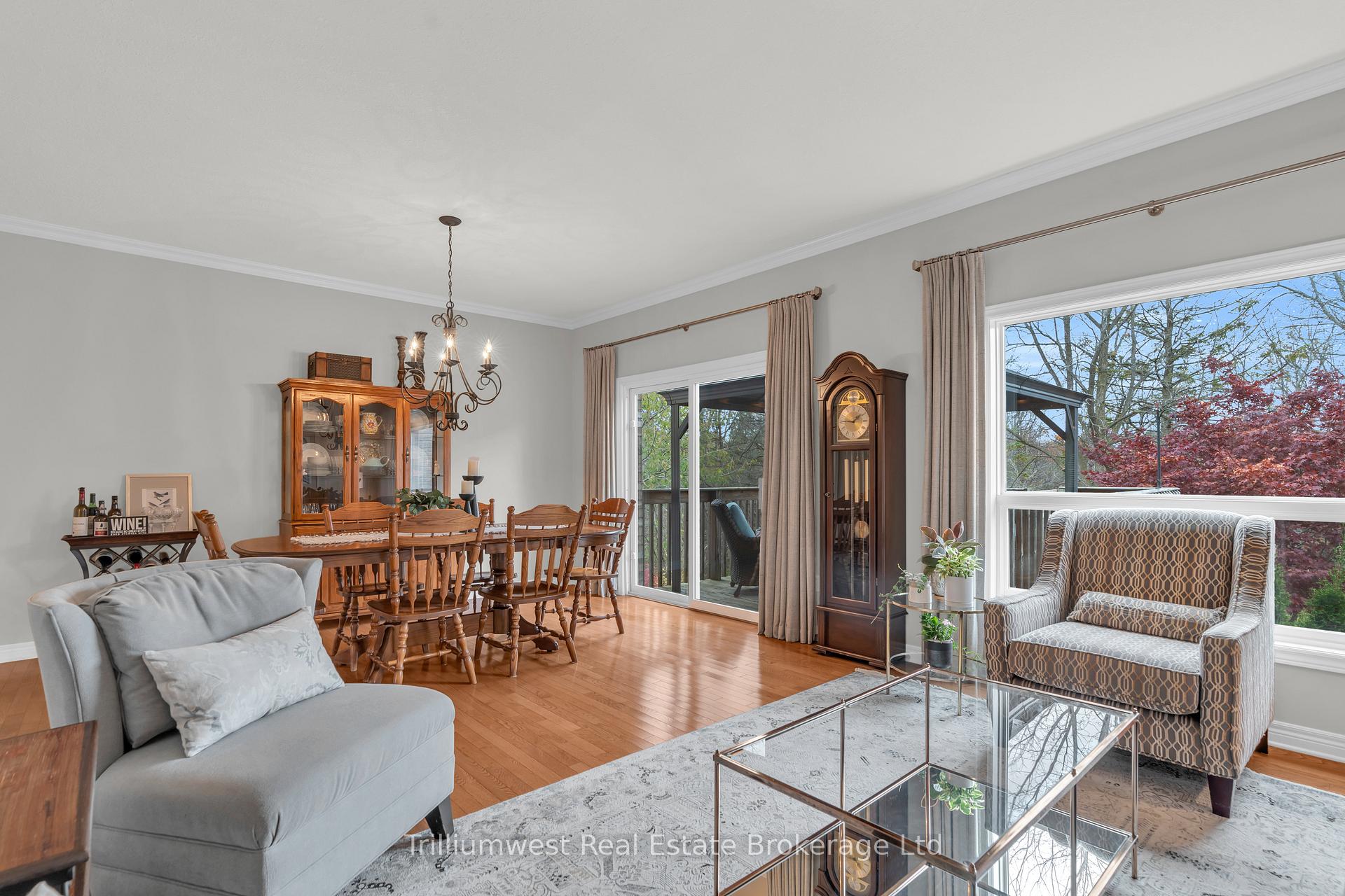 Photo 15 of 302 Farley Drive, Guelph, Pineridge/Westminster Woods — HOMEH