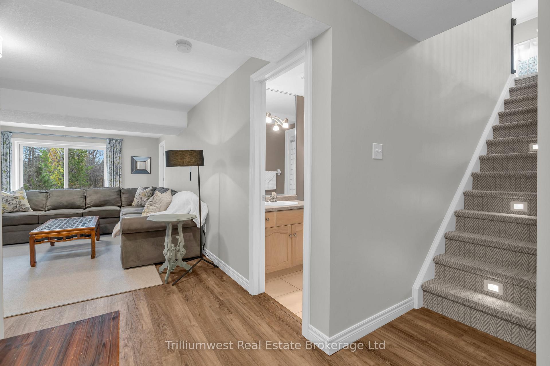 Photo 25 of 302 Farley Drive, Guelph, Pineridge/Westminster Woods — HOMEH