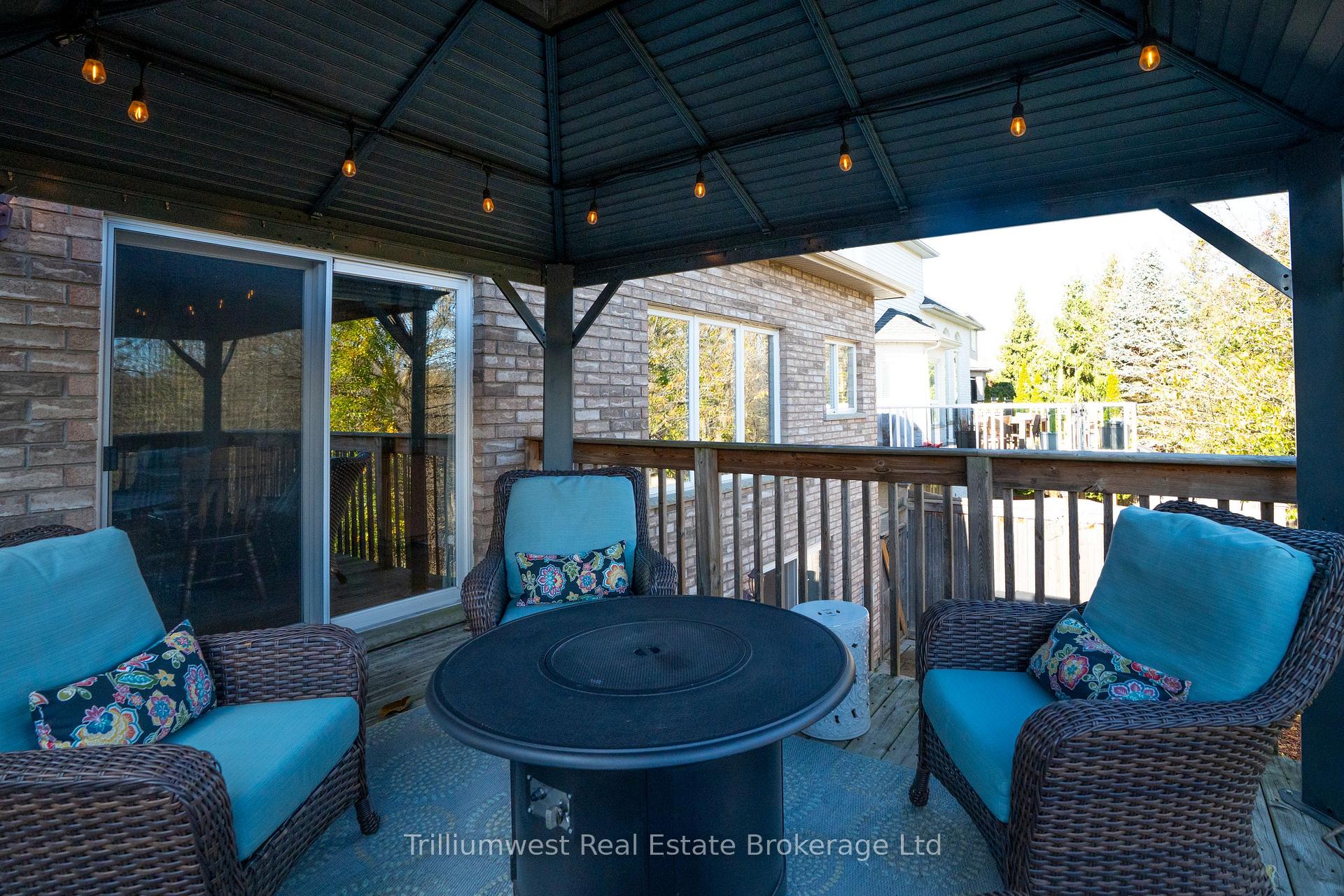 Photo 37 of 302 Farley Drive, Guelph, Pineridge/Westminster Woods — HOMEH