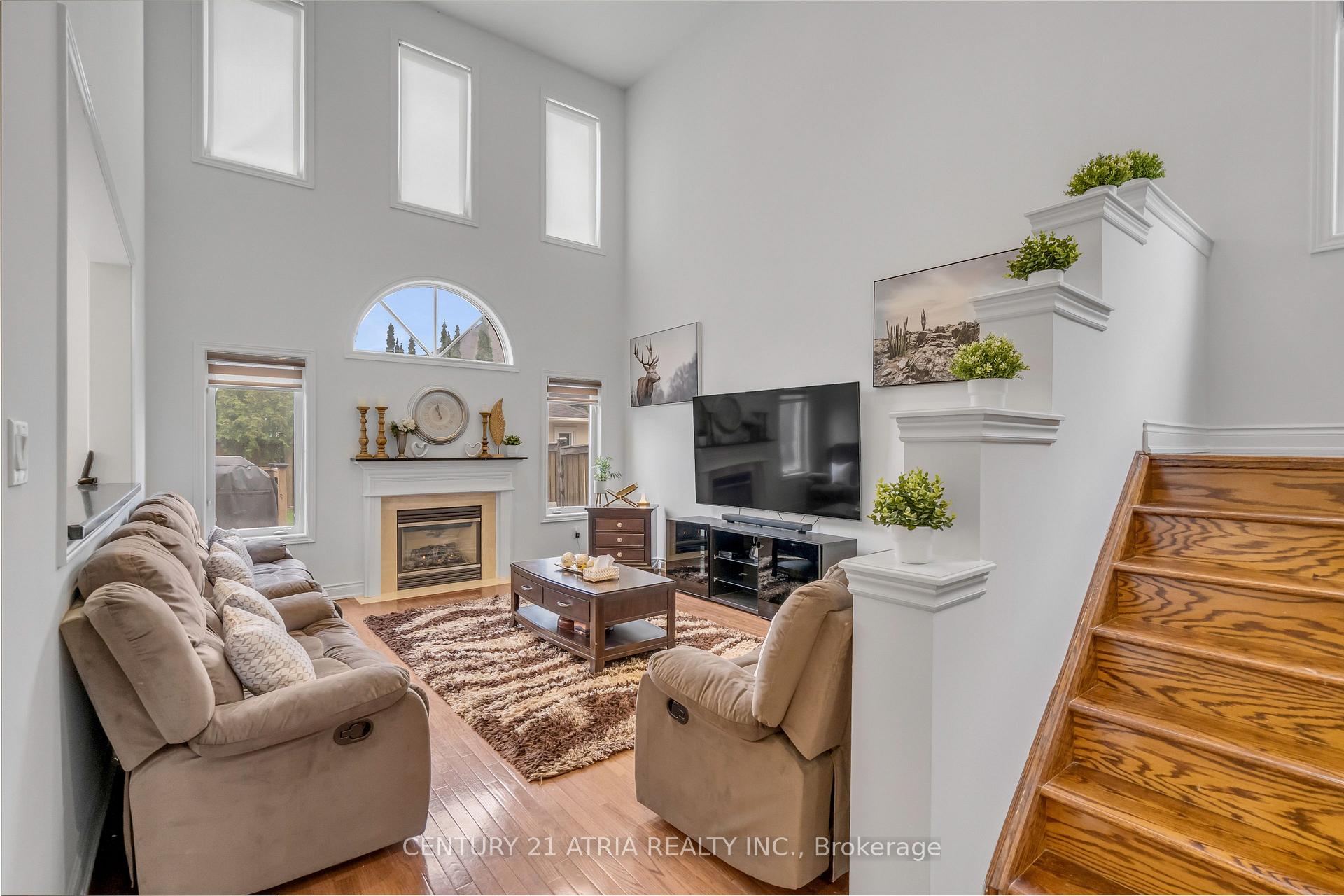 Photo 8 of 10 Louvain Drive, Brampton, Vales of Castlemore North — HOMEH