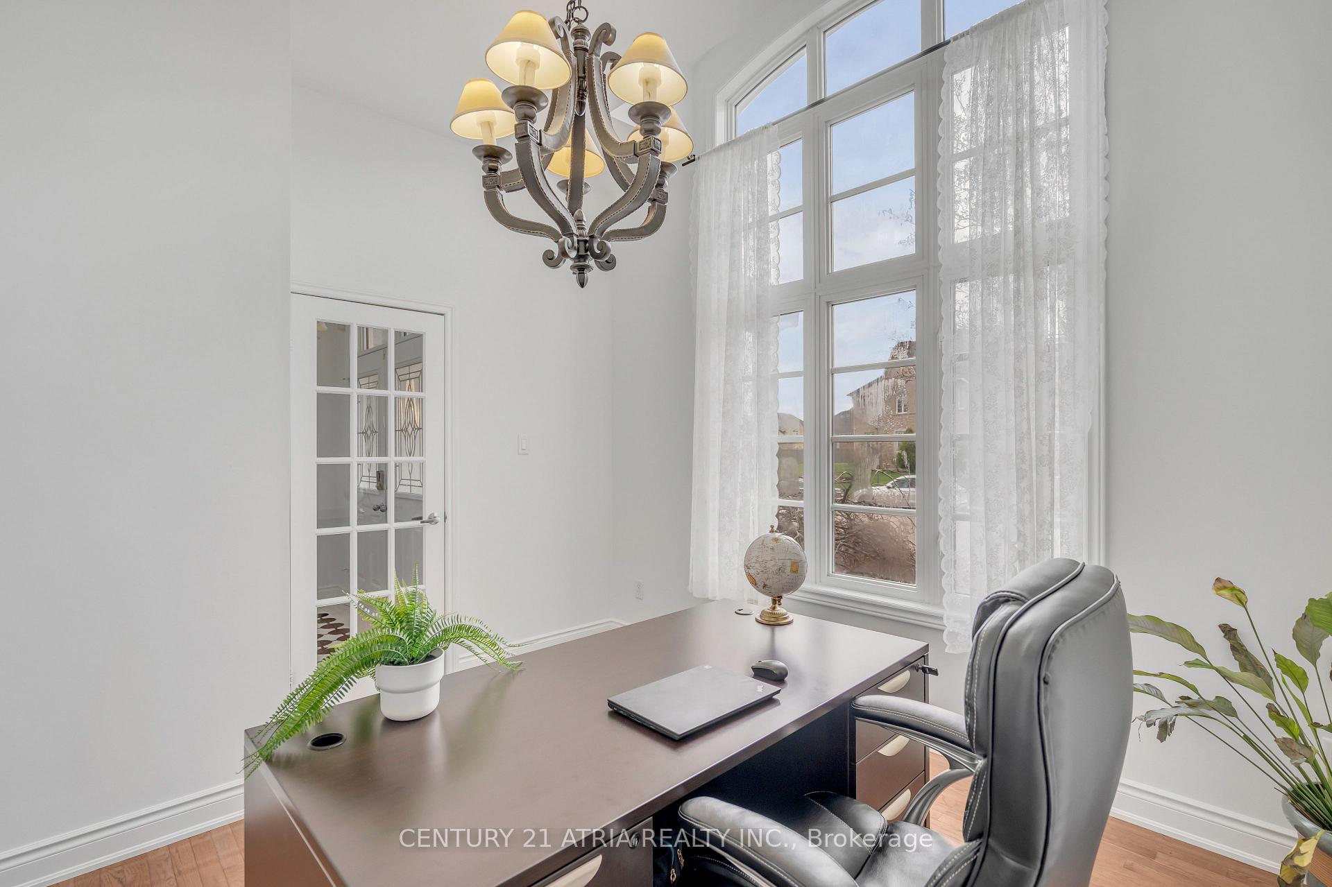 Photo 11 of 10 Louvain Drive, Brampton, Vales of Castlemore North — HOMEH