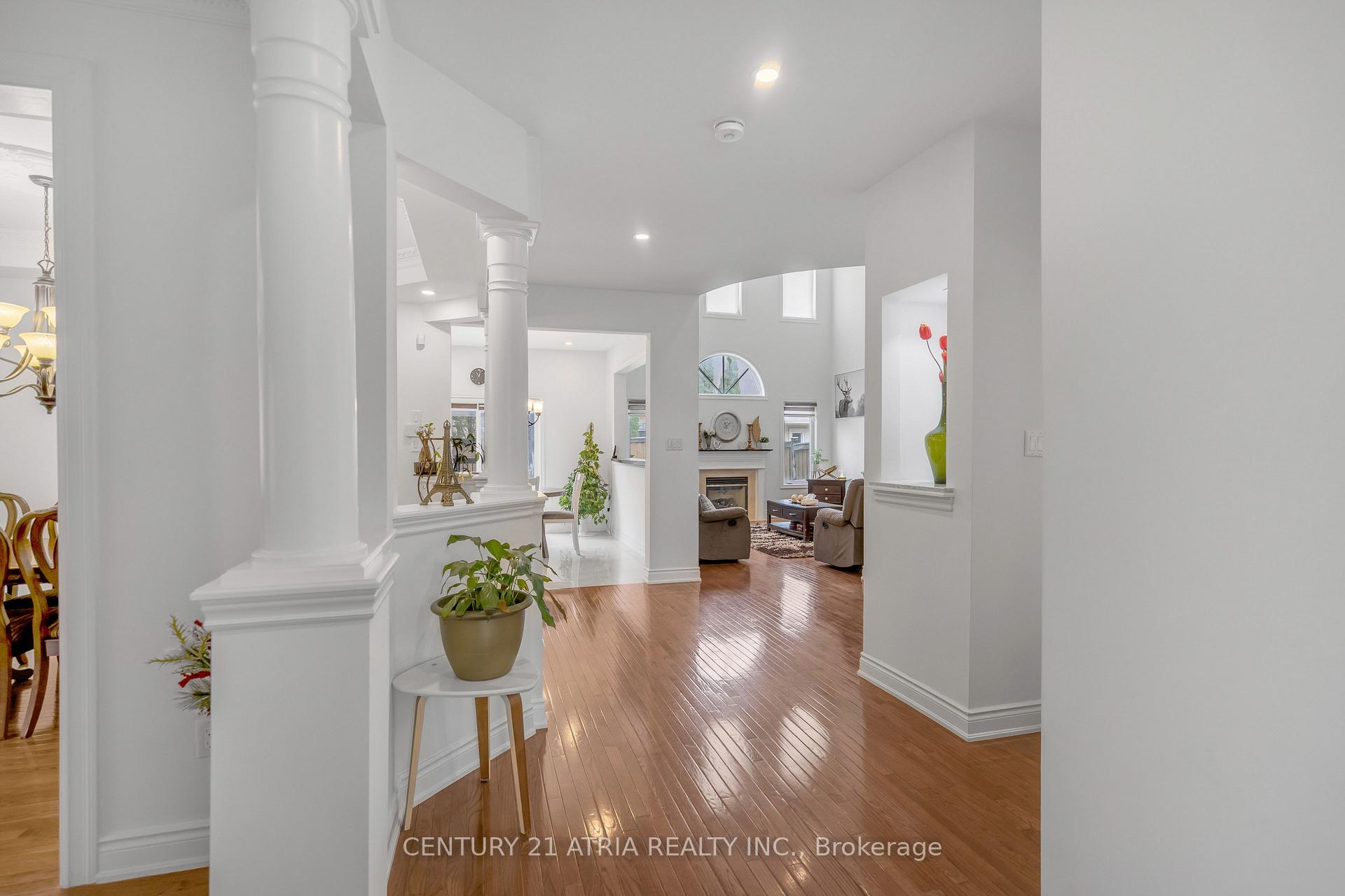 Photo 5 of 10 Louvain Drive, Brampton, Vales of Castlemore North — HOMEH
