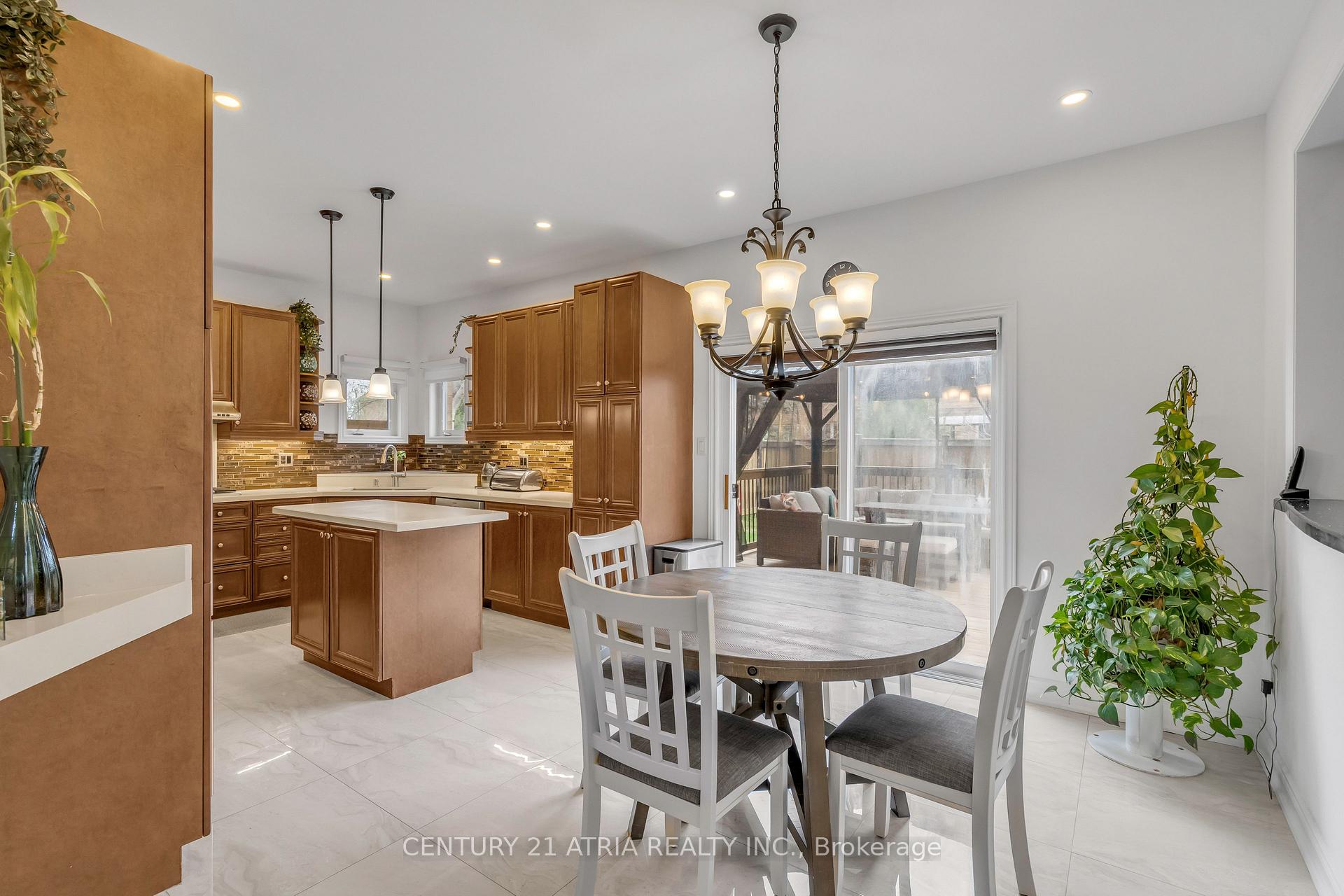 Photo 25 of 10 Louvain Drive, Brampton, Vales of Castlemore North — HOMEH