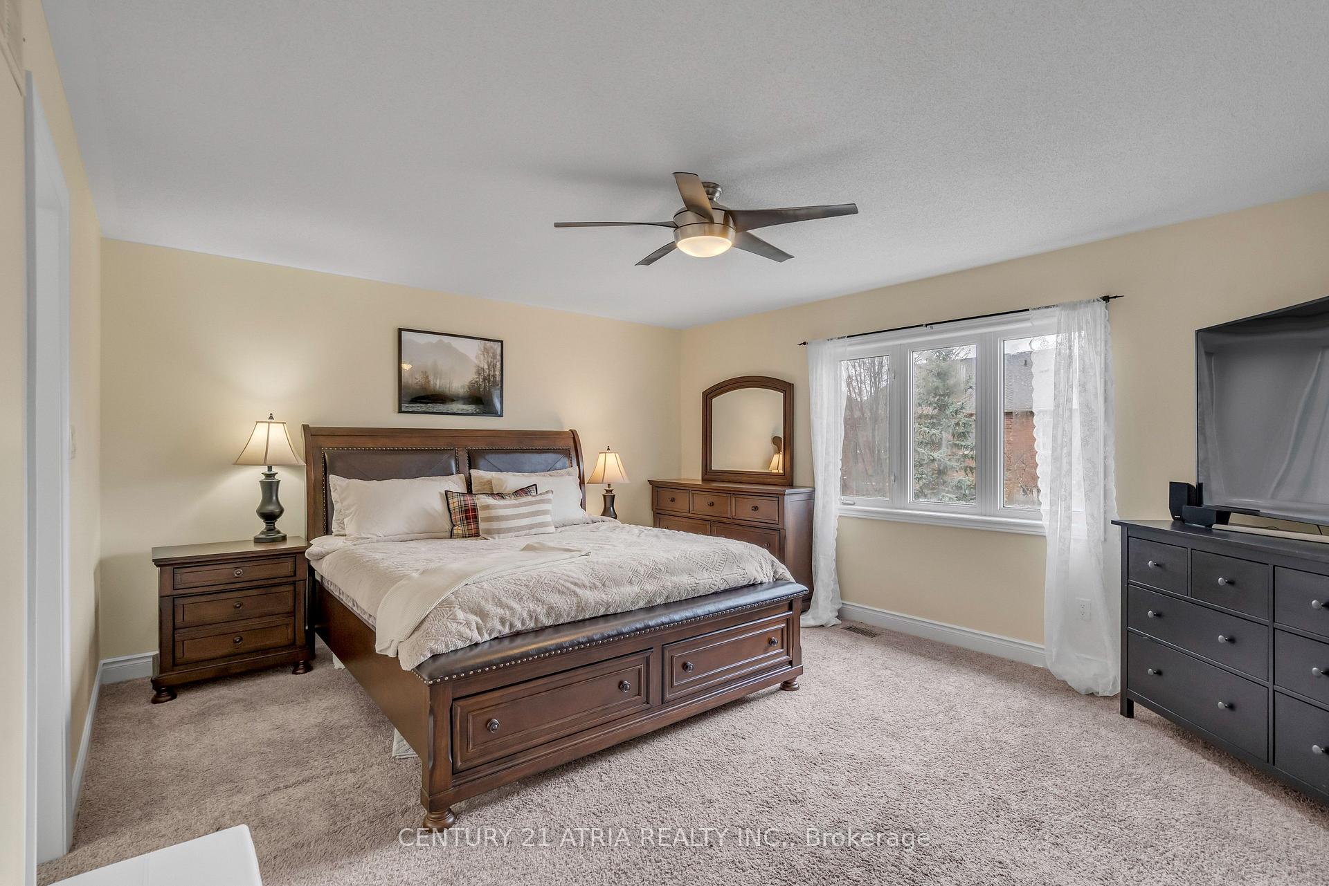 Photo 16 of 10 Louvain Drive, Brampton, Vales of Castlemore North — HOMEH