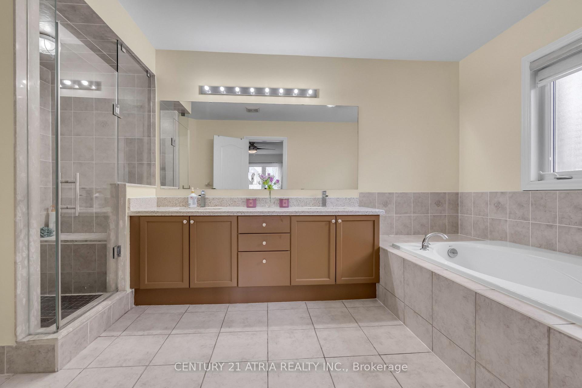 Photo 26 of 10 Louvain Drive, Brampton, Vales of Castlemore North — HOMEH