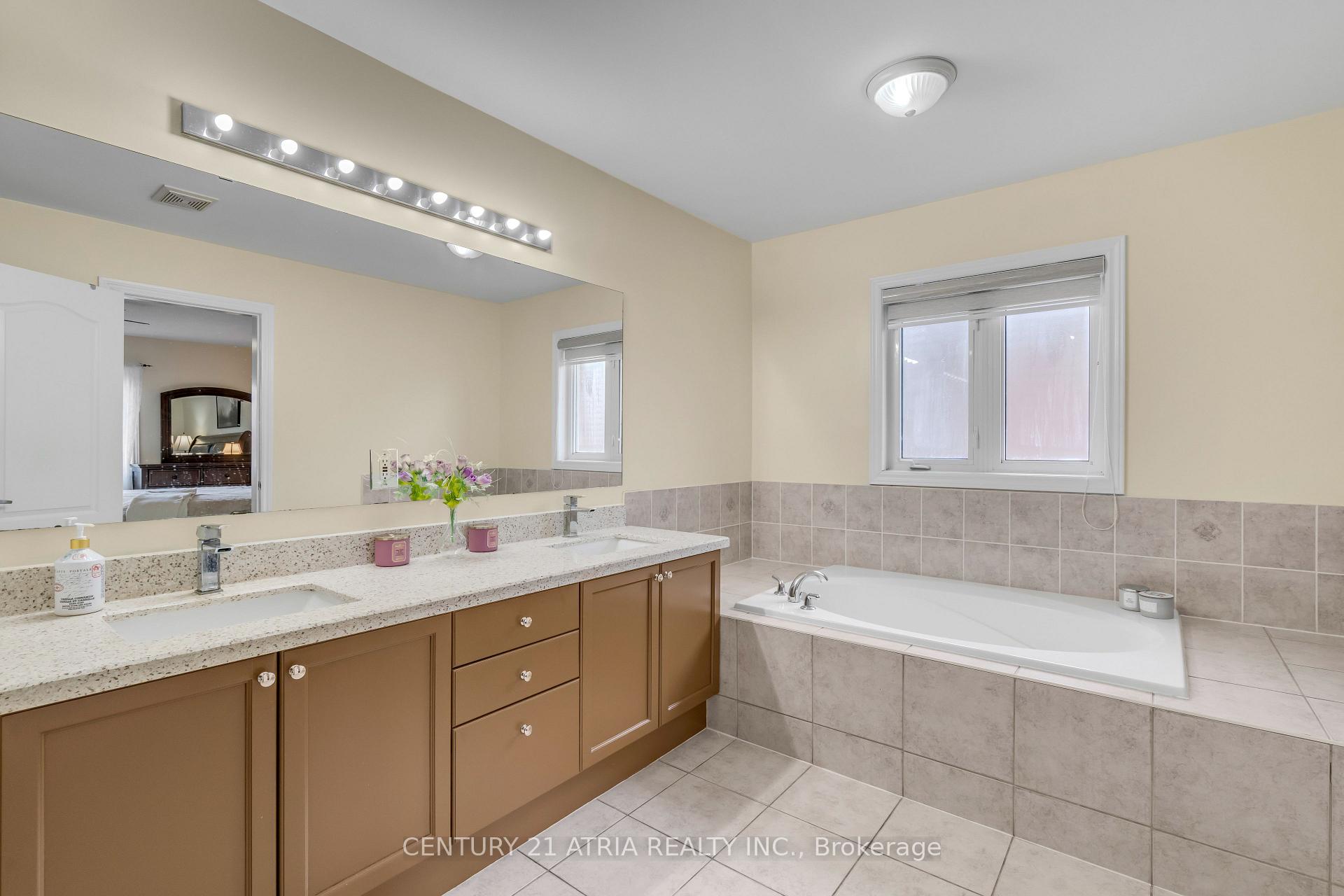 Photo 22 of 10 Louvain Drive, Brampton, Vales of Castlemore North — HOMEH