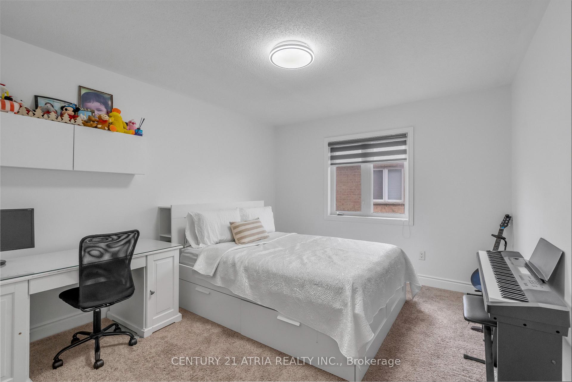 Photo 17 of 10 Louvain Drive, Brampton, Vales of Castlemore North — HOMEH