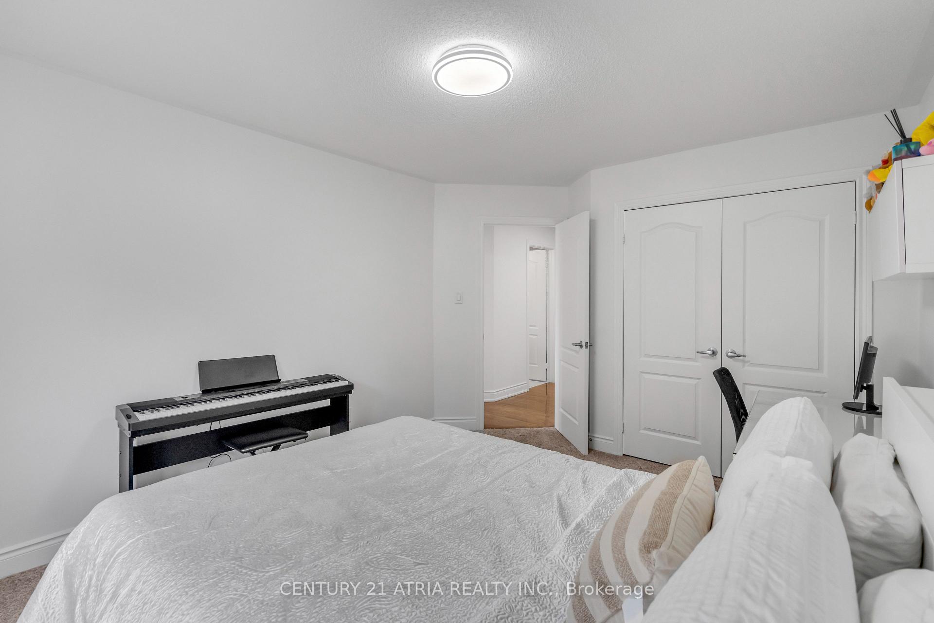 Photo 23 of 10 Louvain Drive, Brampton, Vales of Castlemore North — HOMEH
