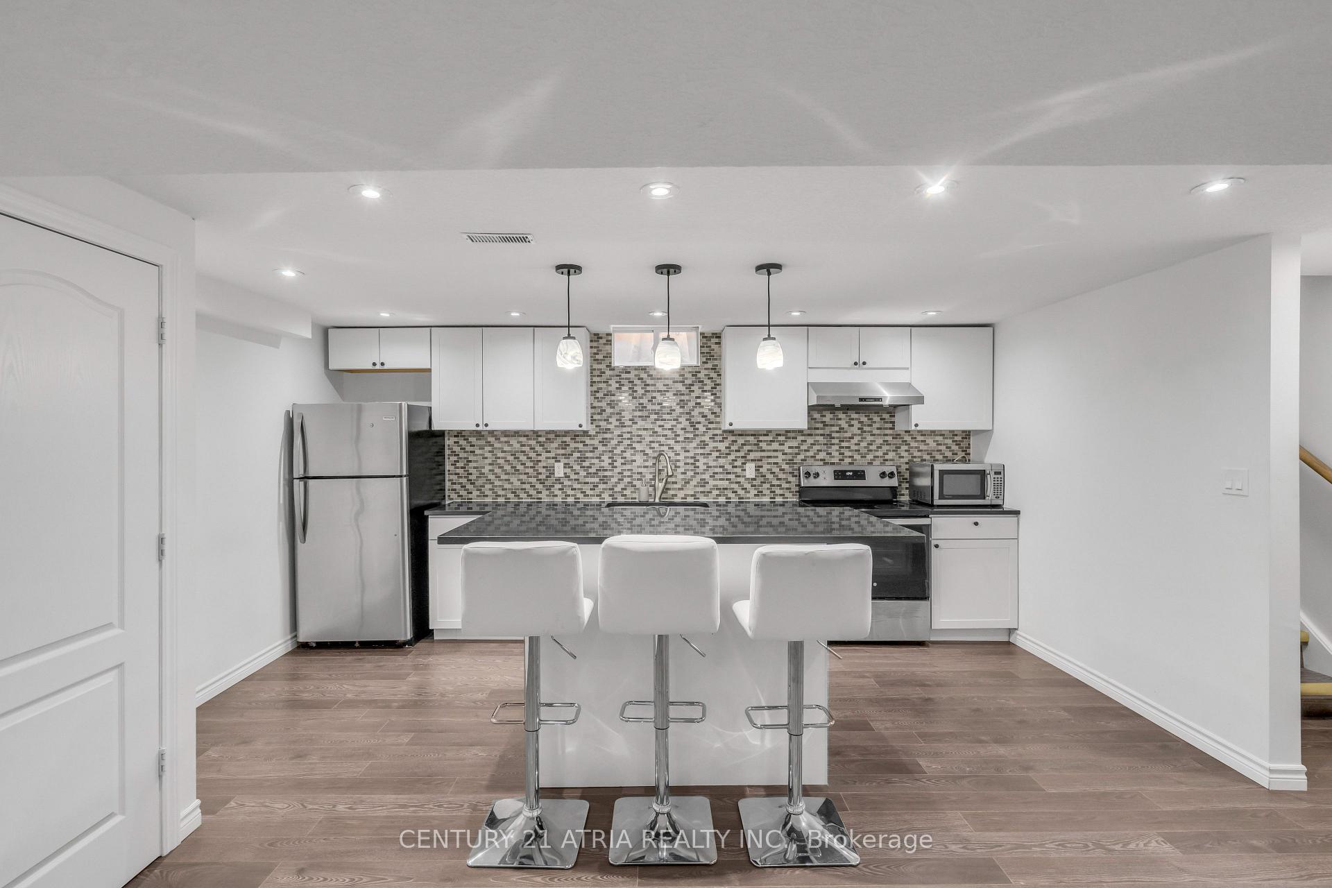 Photo 33 of 10 Louvain Drive, Brampton, Vales of Castlemore North — HOMEH