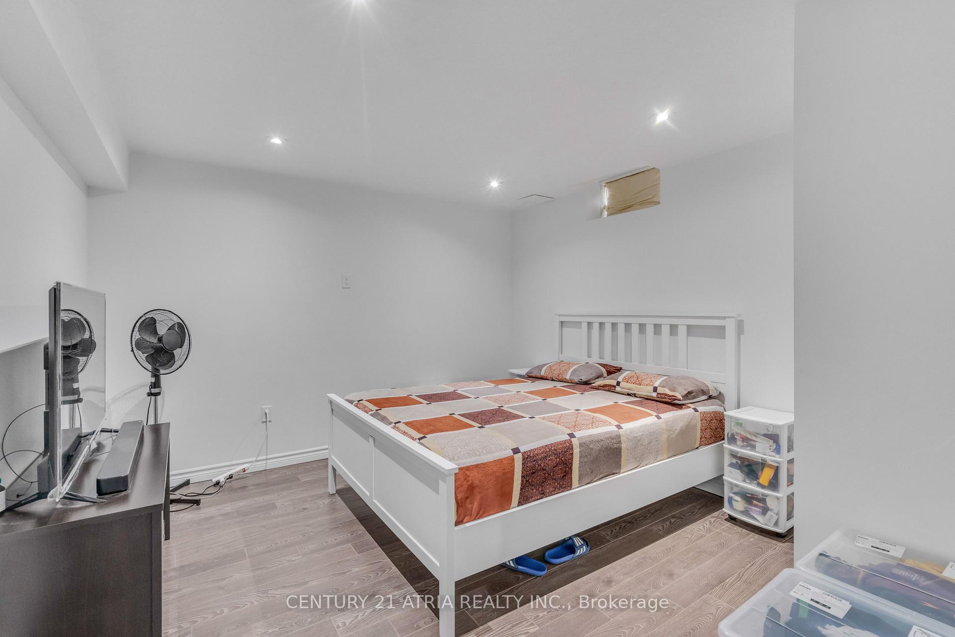 Photo 32 of 10 Louvain Drive, Brampton, Vales of Castlemore North — HOMEH