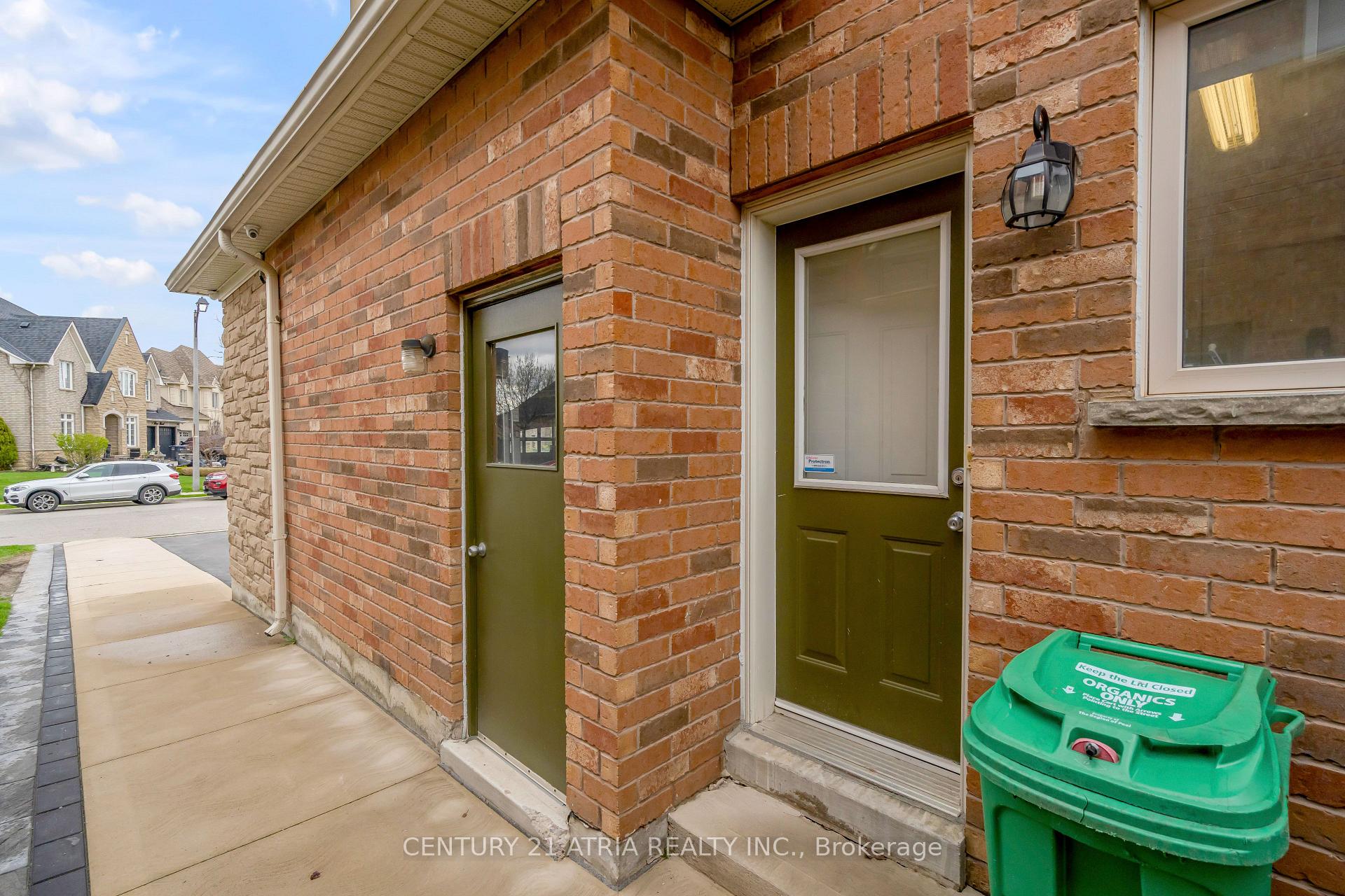 Photo 43 of 10 Louvain Drive, Brampton, Vales of Castlemore North — HOMEH