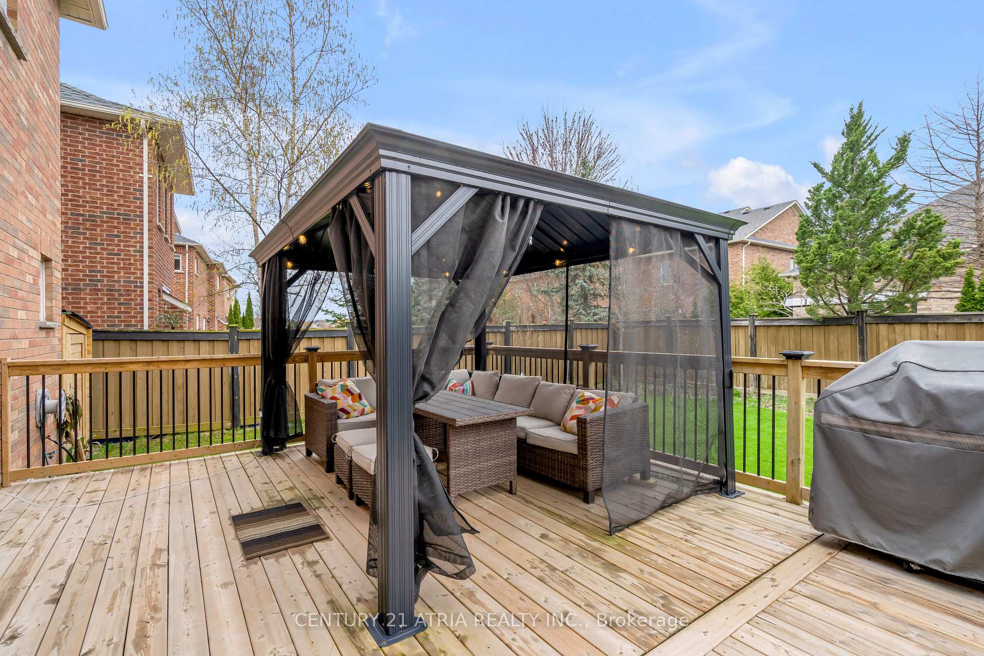 Photo 48 of 10 Louvain Drive, Brampton, Vales of Castlemore North — HOMEH
