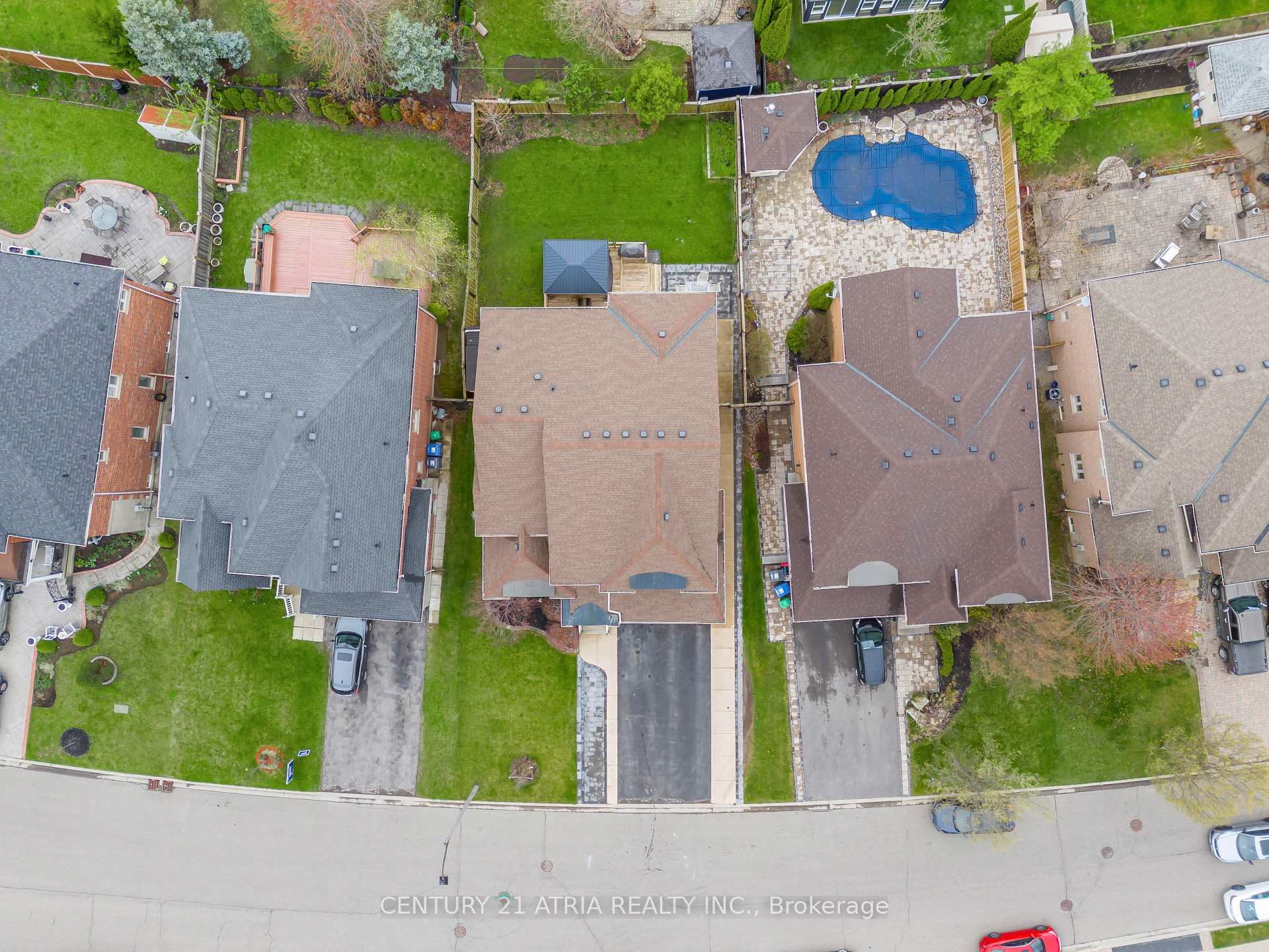 Photo 45 of 10 Louvain Drive, Brampton, Vales of Castlemore North — HOMEH