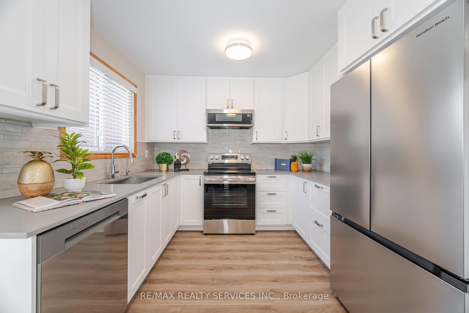 Photo 13 of 75 Curtis Drive, Brampton, Brampton South — HOMEH
