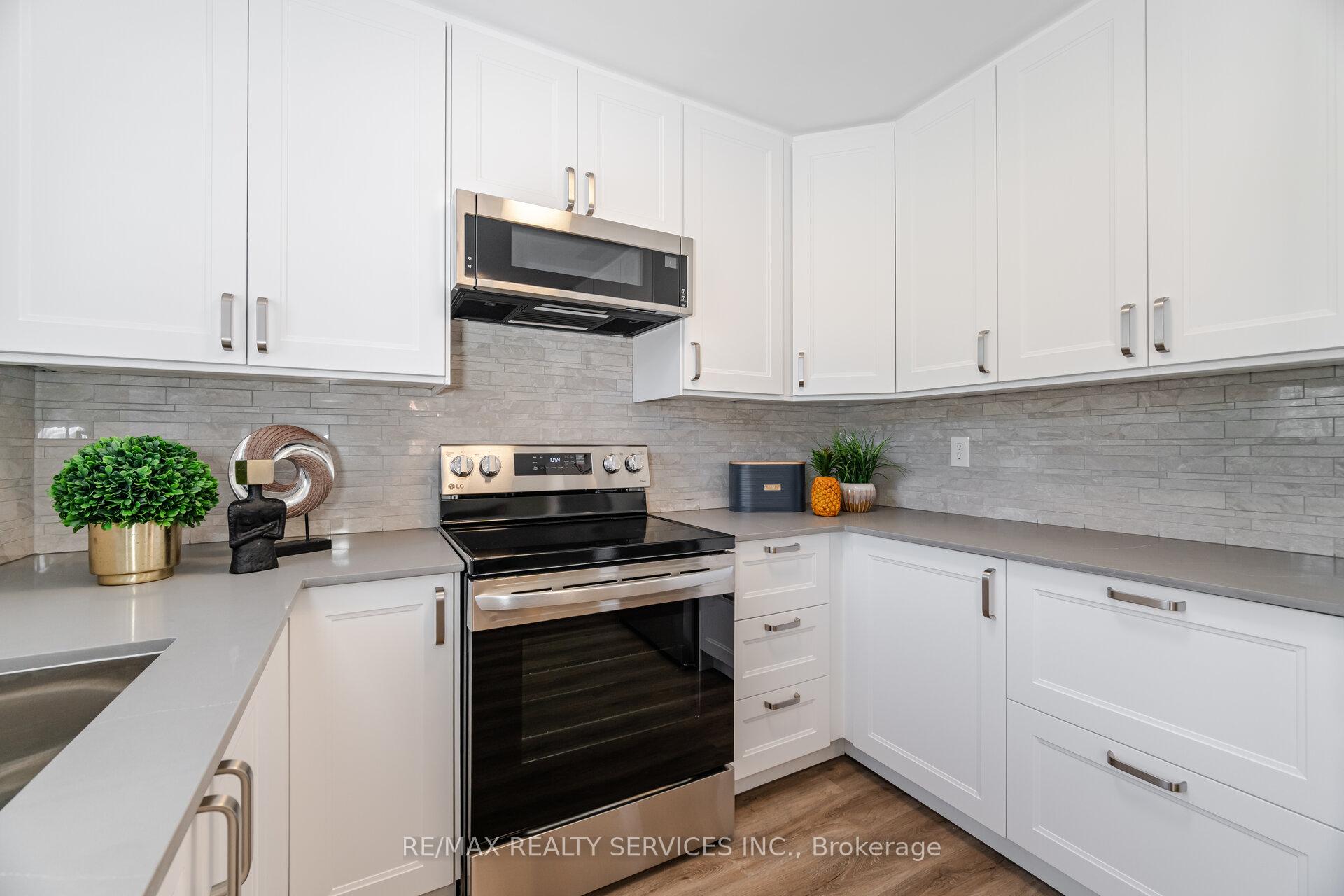 Photo 10 of 75 Curtis Drive, Brampton, Brampton South — HOMEH
