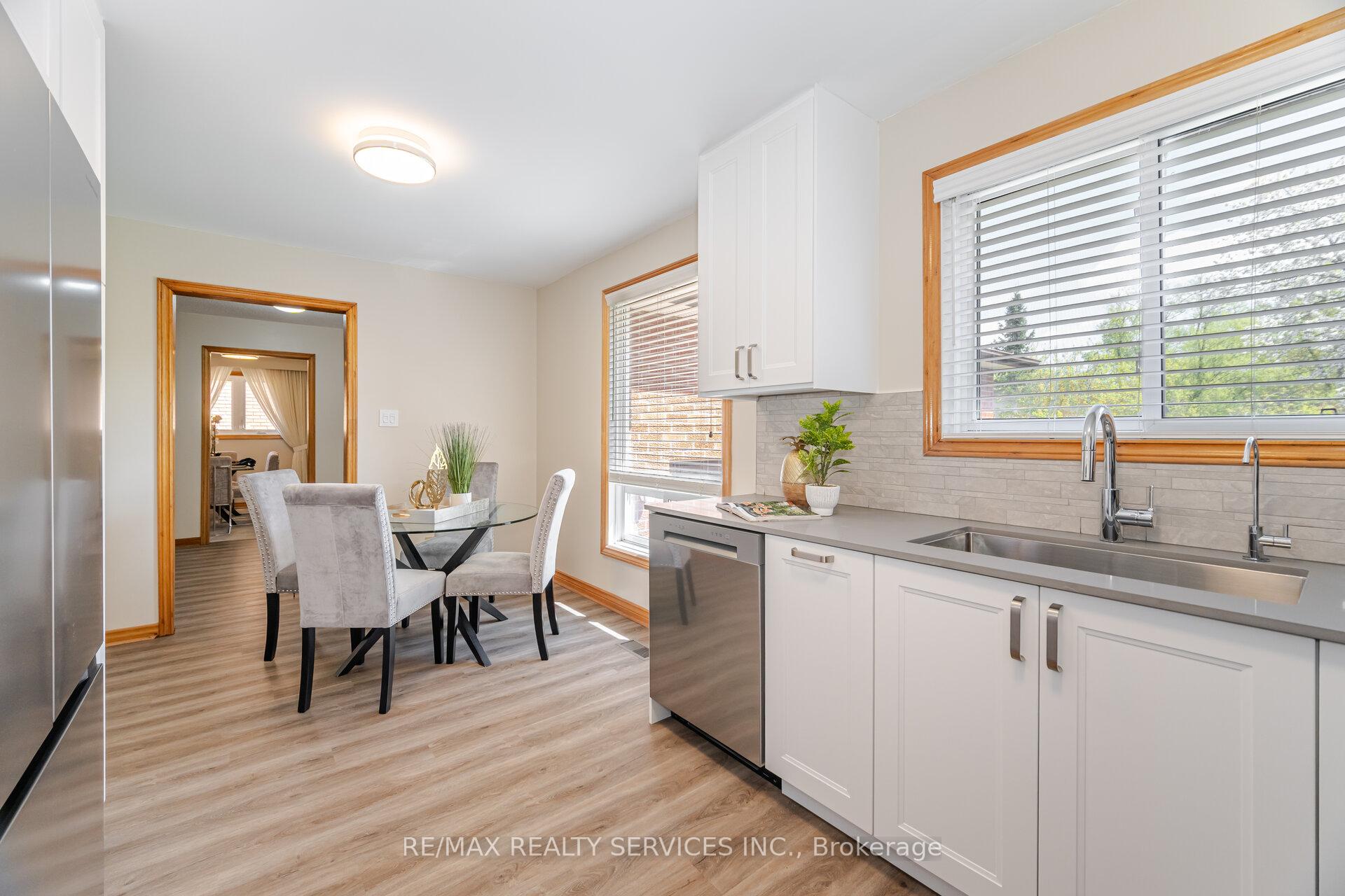 Photo 7 of 75 Curtis Drive, Brampton, Brampton South — HOMEH