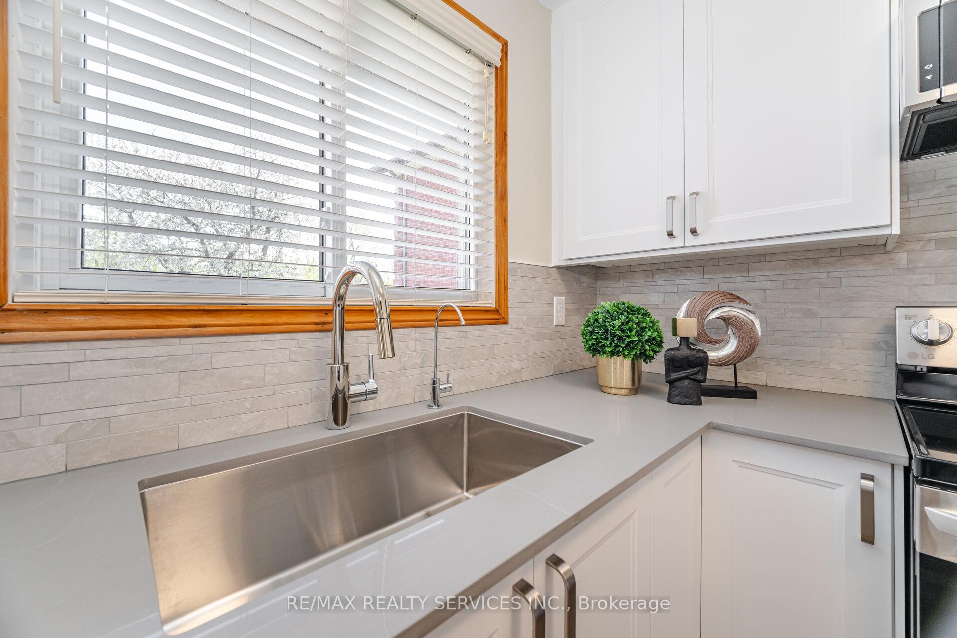 Photo 14 of 75 Curtis Drive, Brampton, Brampton South — HOMEH