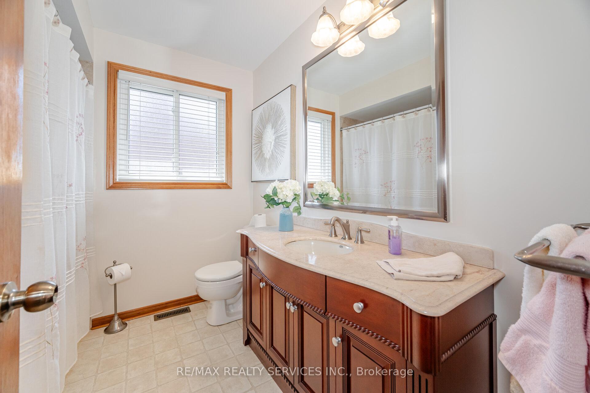 Photo 17 of 75 Curtis Drive, Brampton, Brampton South — HOMEH