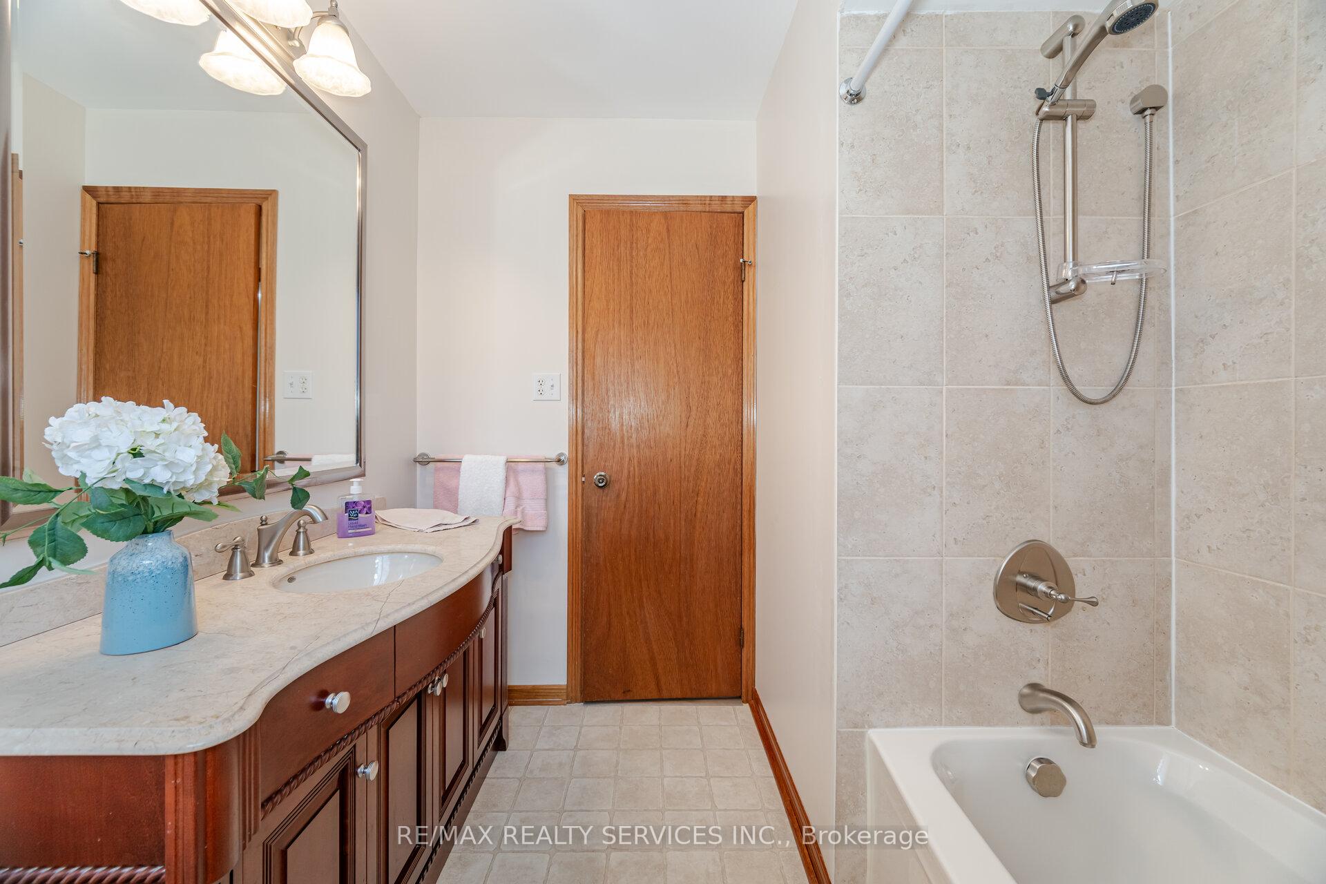 Photo 23 of 75 Curtis Drive, Brampton, Brampton South — HOMEH