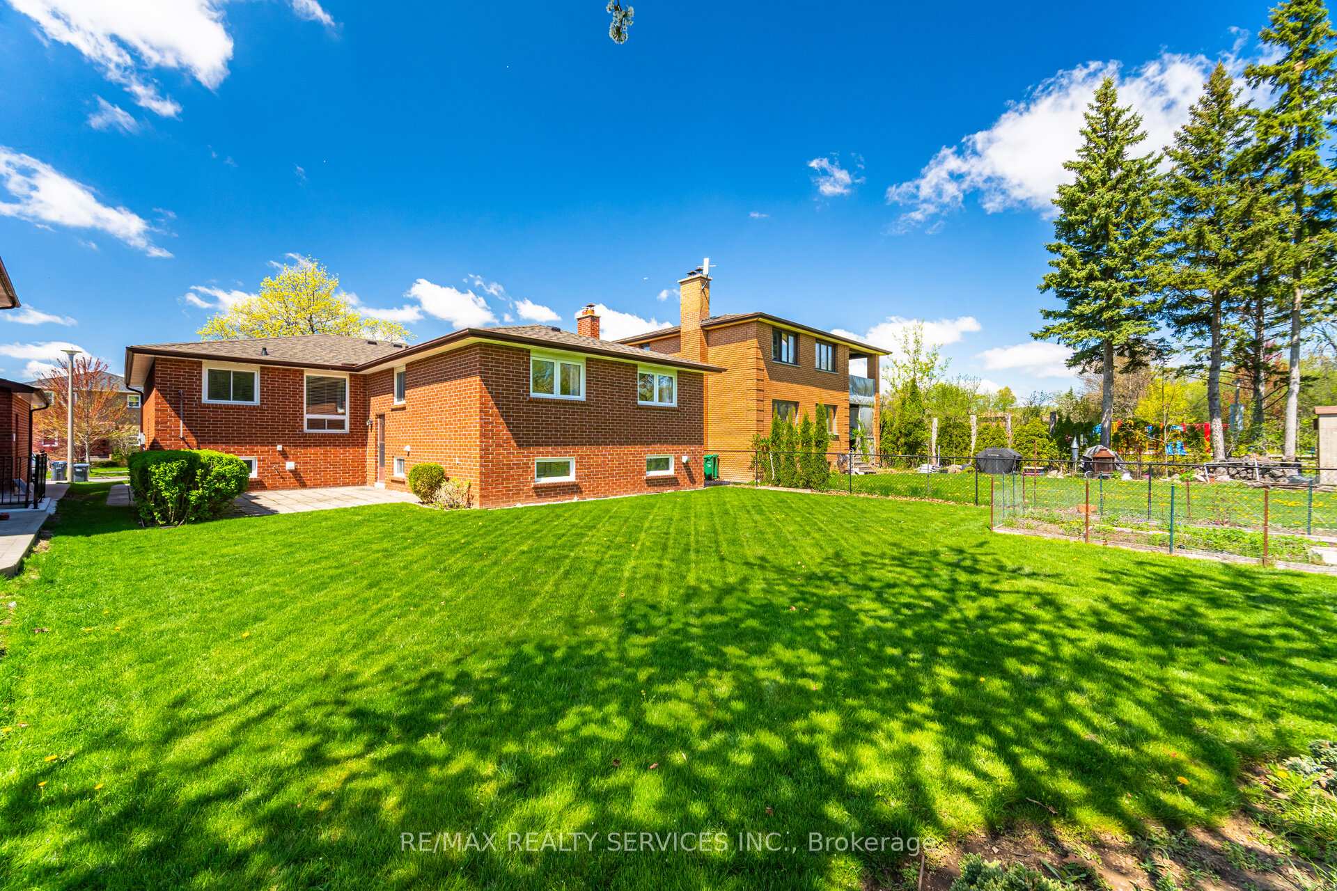 Photo 46 of 75 Curtis Drive, Brampton, Brampton South — HOMEH
