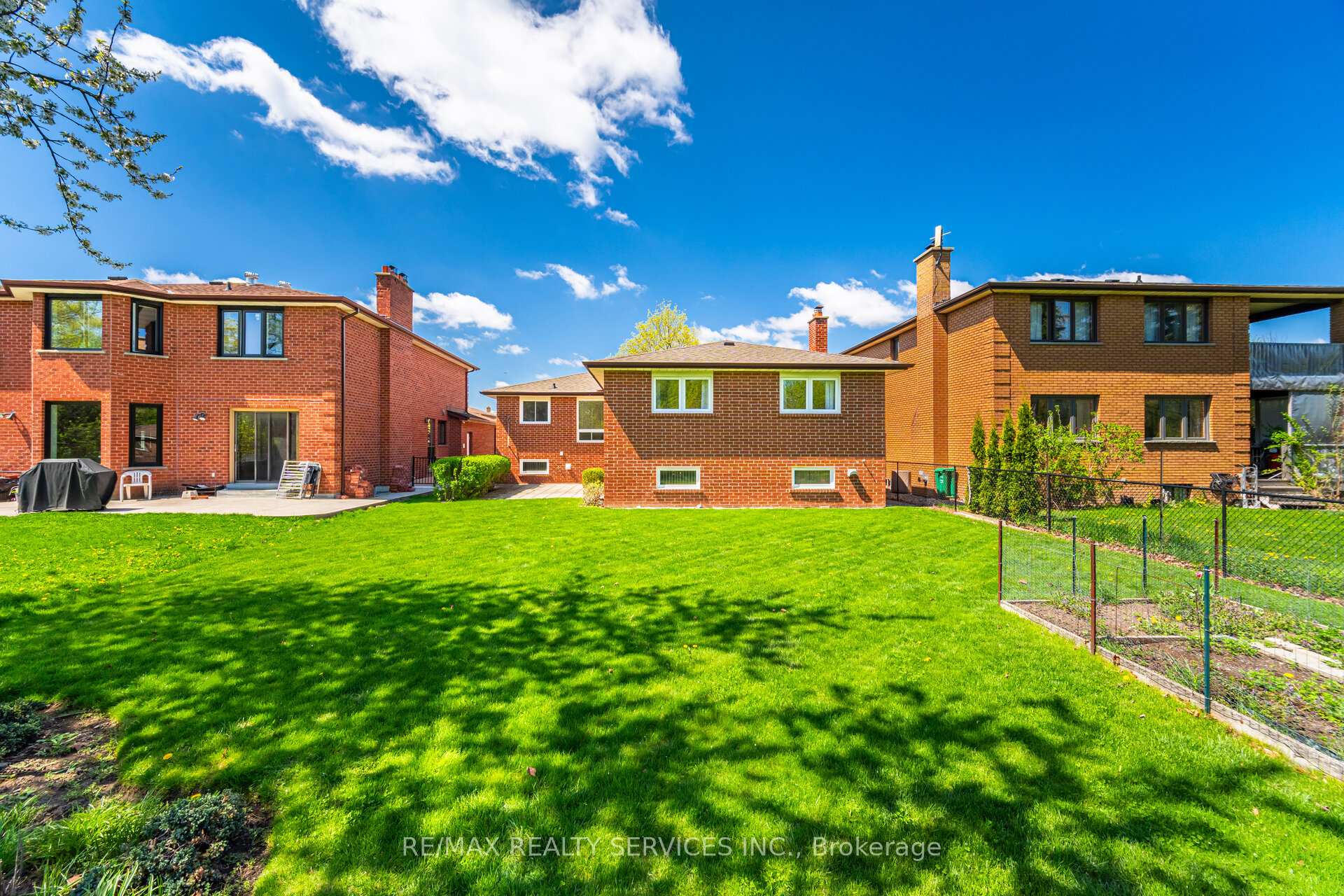 Photo 40 of 75 Curtis Drive, Brampton, Brampton South — HOMEH