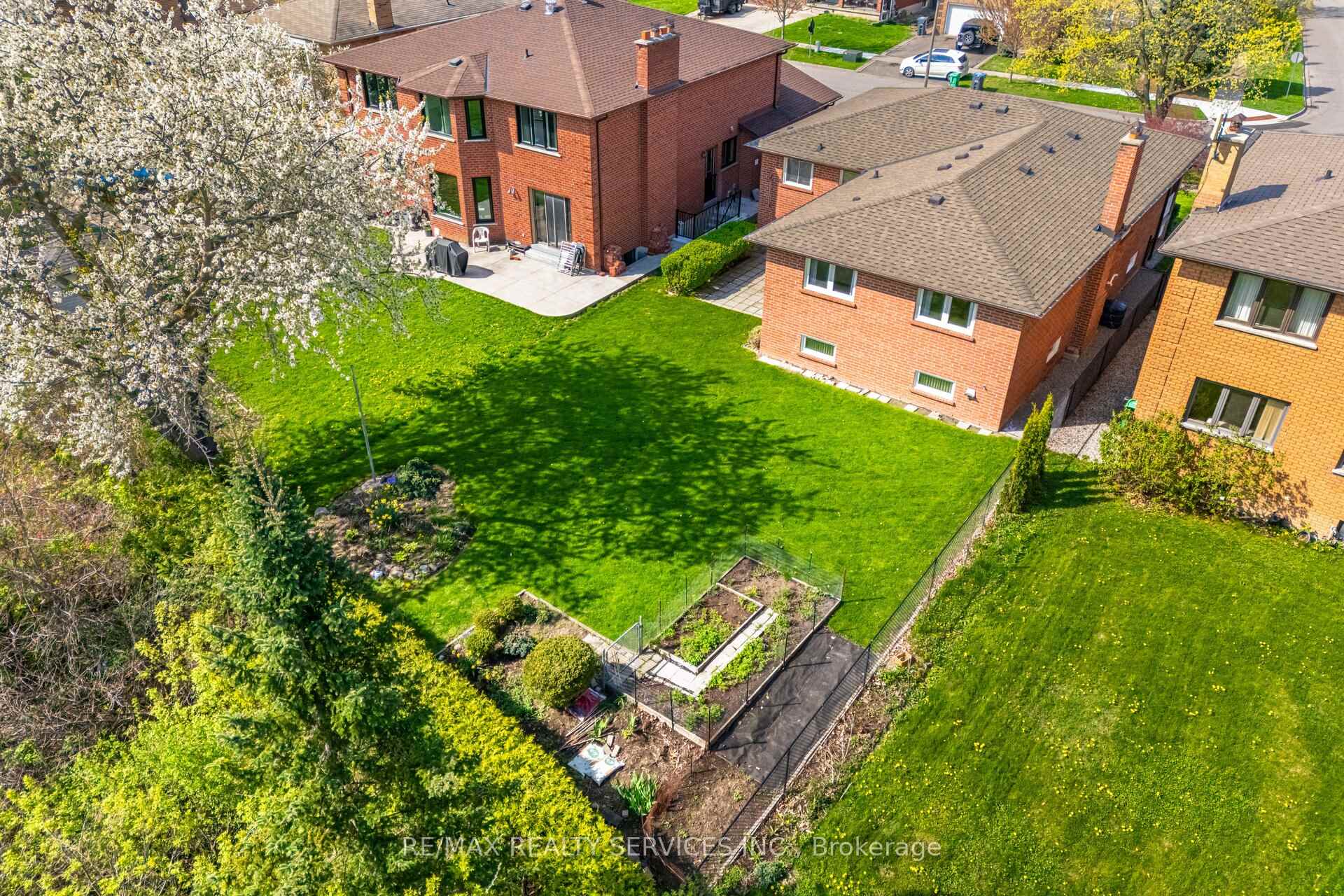 Photo 45 of 75 Curtis Drive, Brampton, Brampton South — HOMEH
