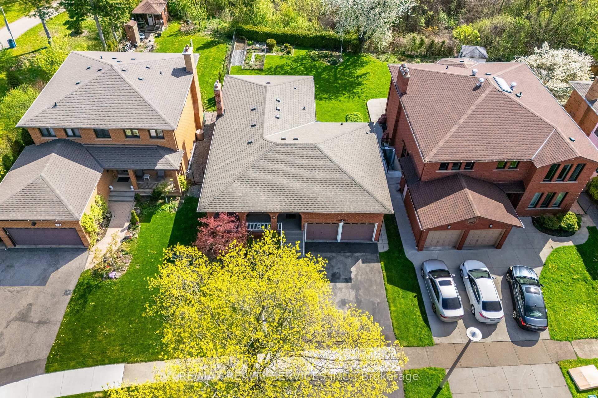 Photo 48 of 75 Curtis Drive, Brampton, Brampton South — HOMEH