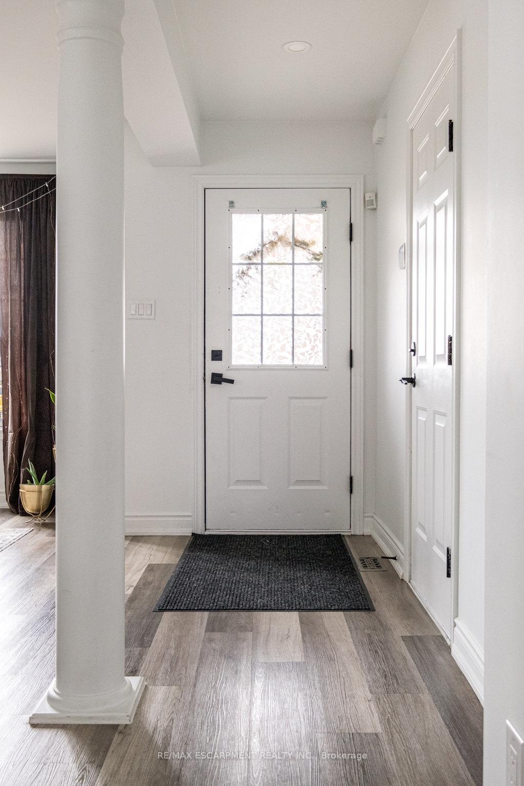 Photo 2 of 135 Arrowhead Drive, Hamilton, Allison — HOMEH