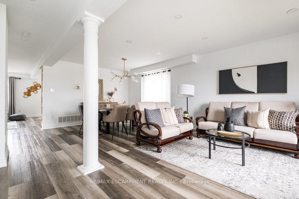Photo 4 of 135 Arrowhead Drive, Hamilton, Allison — HOMEH