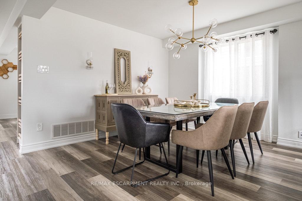 Photo 3 of 135 Arrowhead Drive, Hamilton, Allison — HOMEH