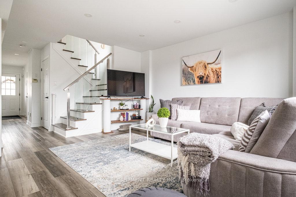 Photo 21 of 135 Arrowhead Drive, Hamilton, Allison — HOMEH