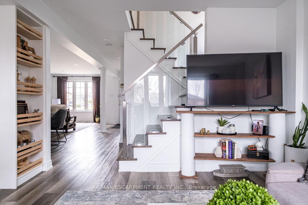 Photo 8 of 135 Arrowhead Drive, Hamilton, Allison — HOMEH