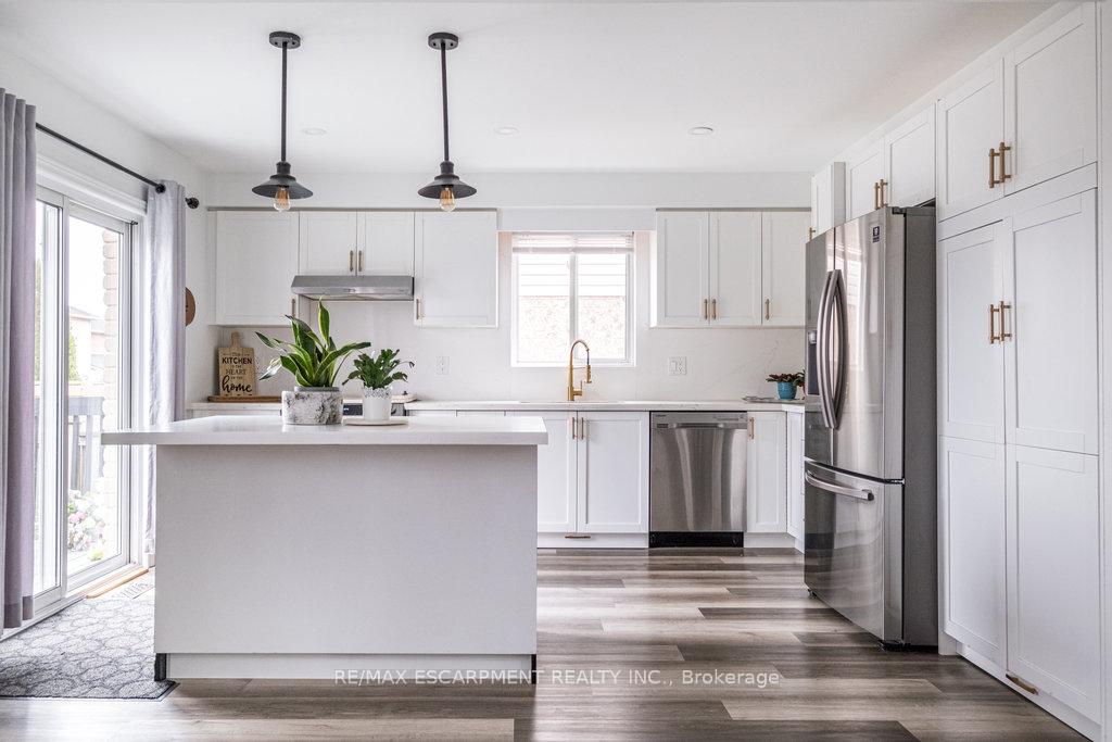 Photo 5 of 135 Arrowhead Drive, Hamilton, Allison — HOMEH