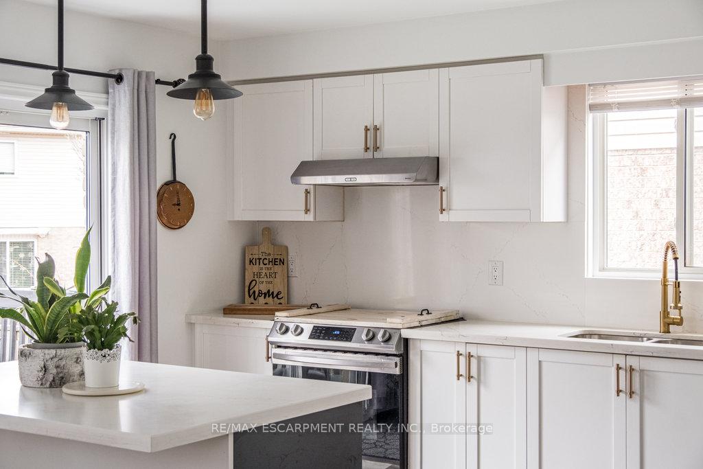 Photo 15 of 135 Arrowhead Drive, Hamilton, Allison — HOMEH