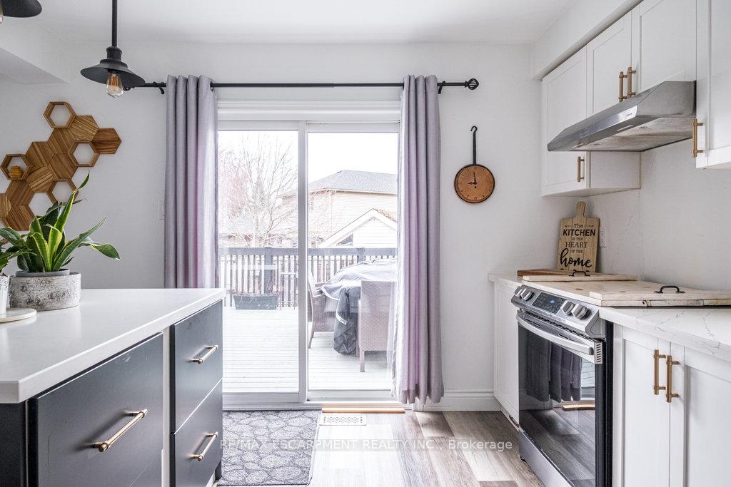 Photo 17 of 135 Arrowhead Drive, Hamilton, Allison — HOMEH