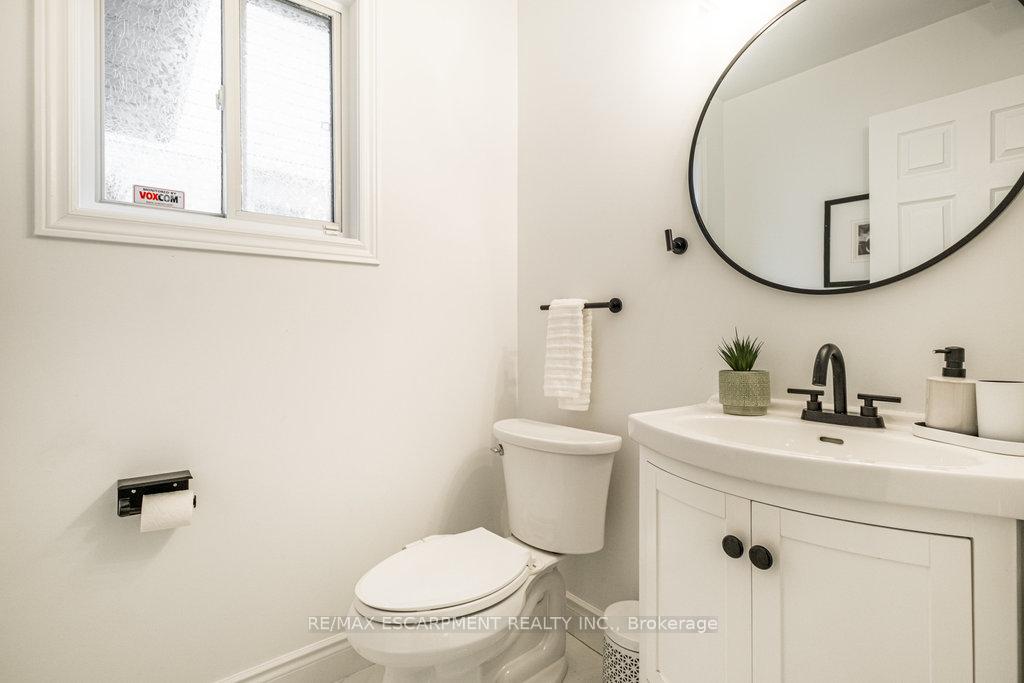 Photo 16 of 135 Arrowhead Drive, Hamilton, Allison — HOMEH