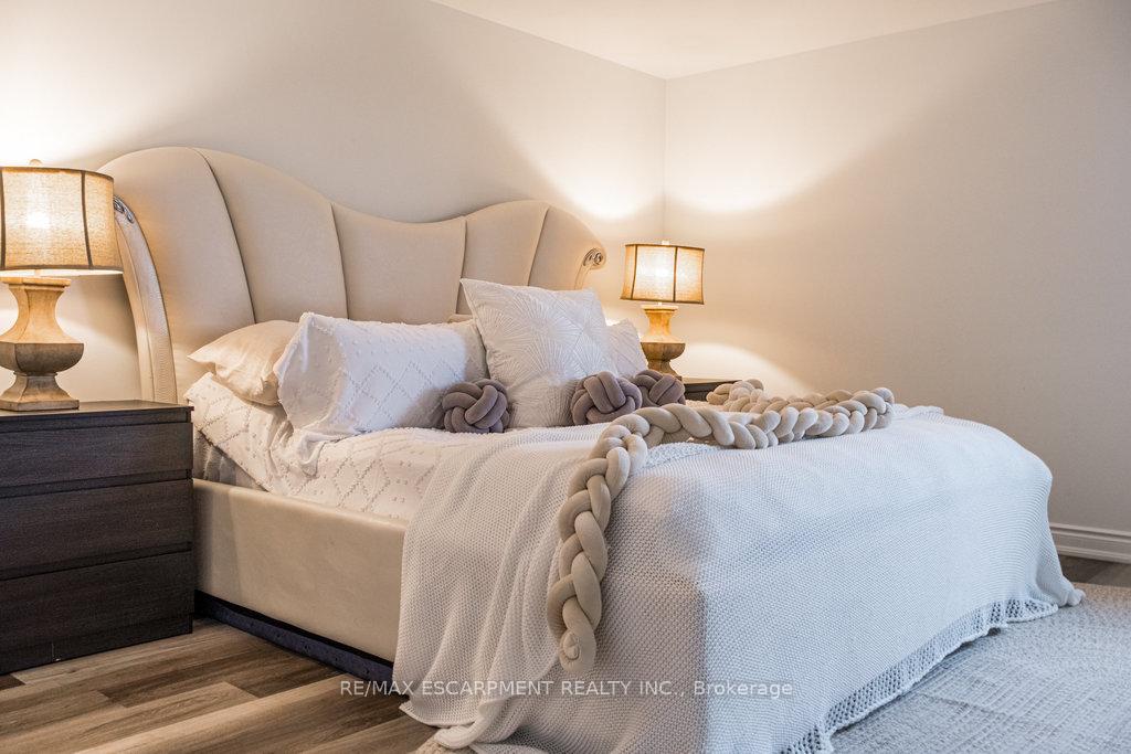 Photo 23 of 135 Arrowhead Drive, Hamilton, Allison — HOMEH