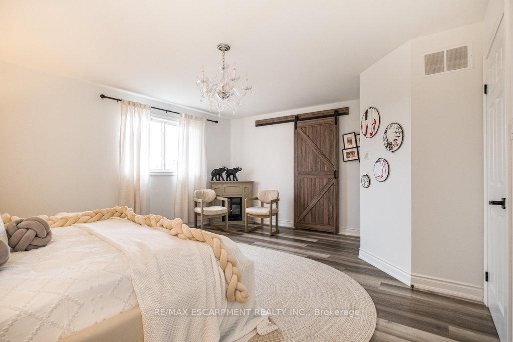 Photo 34 of 135 Arrowhead Drive, Hamilton, Allison — HOMEH