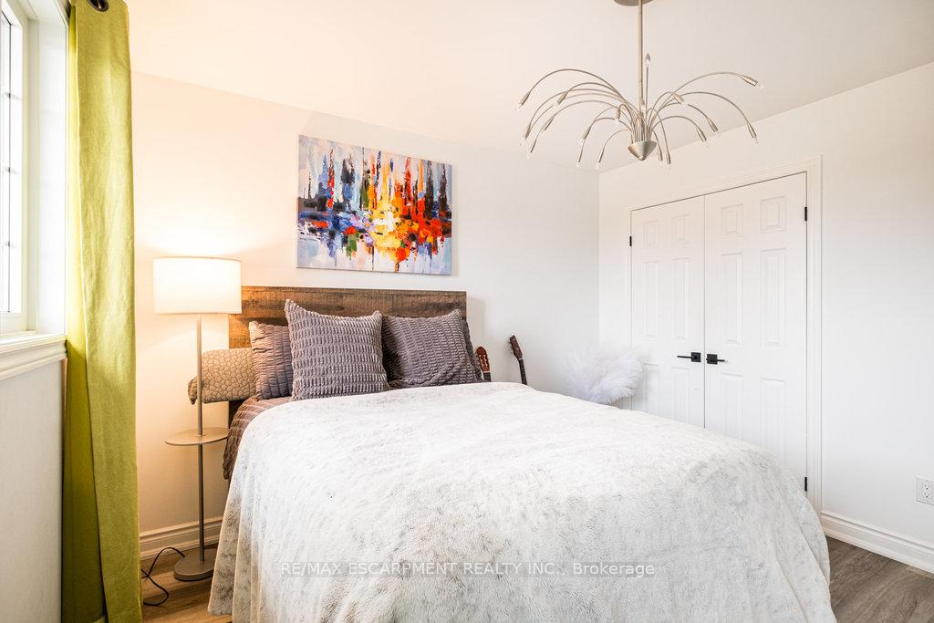 Photo 32 of 135 Arrowhead Drive, Hamilton, Allison — HOMEH