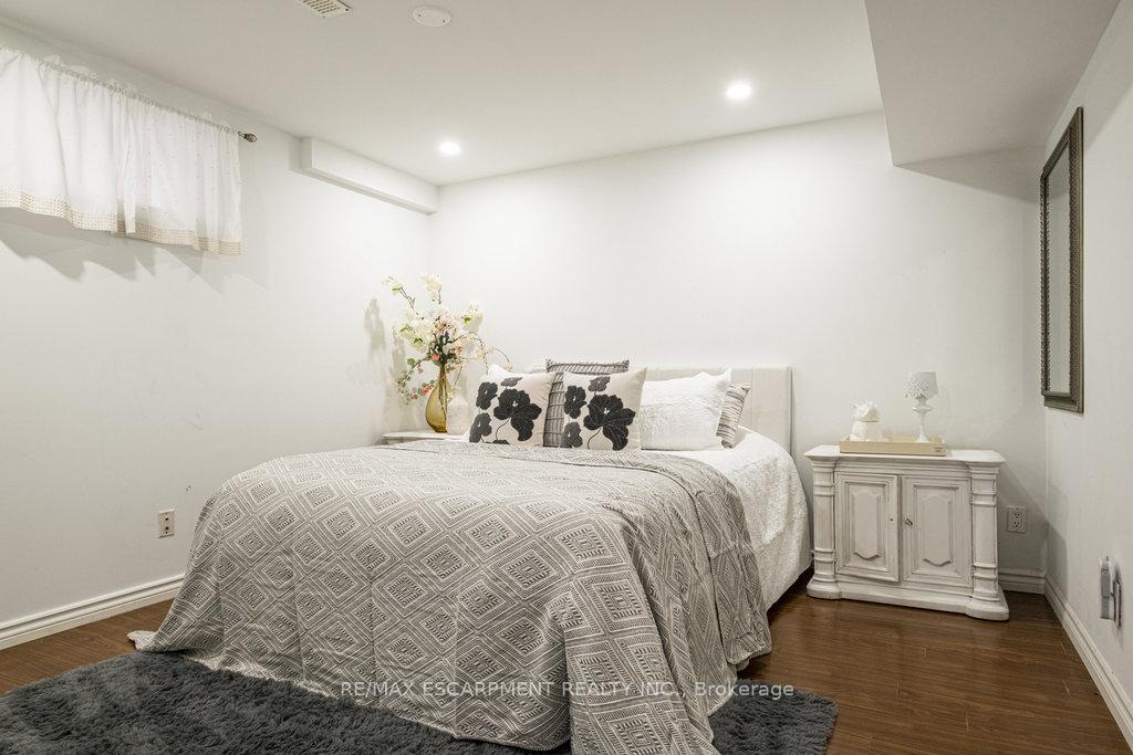 Photo 37 of 135 Arrowhead Drive, Hamilton, Allison — HOMEH