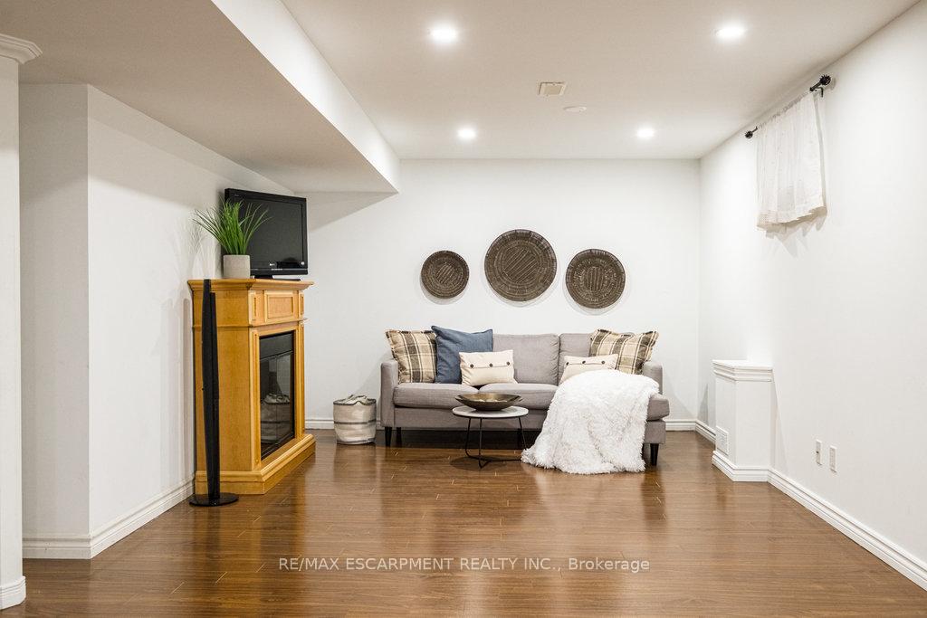 Photo 43 of 135 Arrowhead Drive, Hamilton, Allison — HOMEH