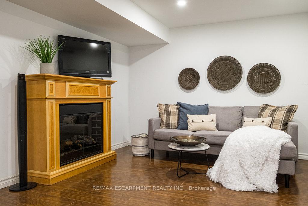 Photo 44 of 135 Arrowhead Drive, Hamilton, Allison — HOMEH