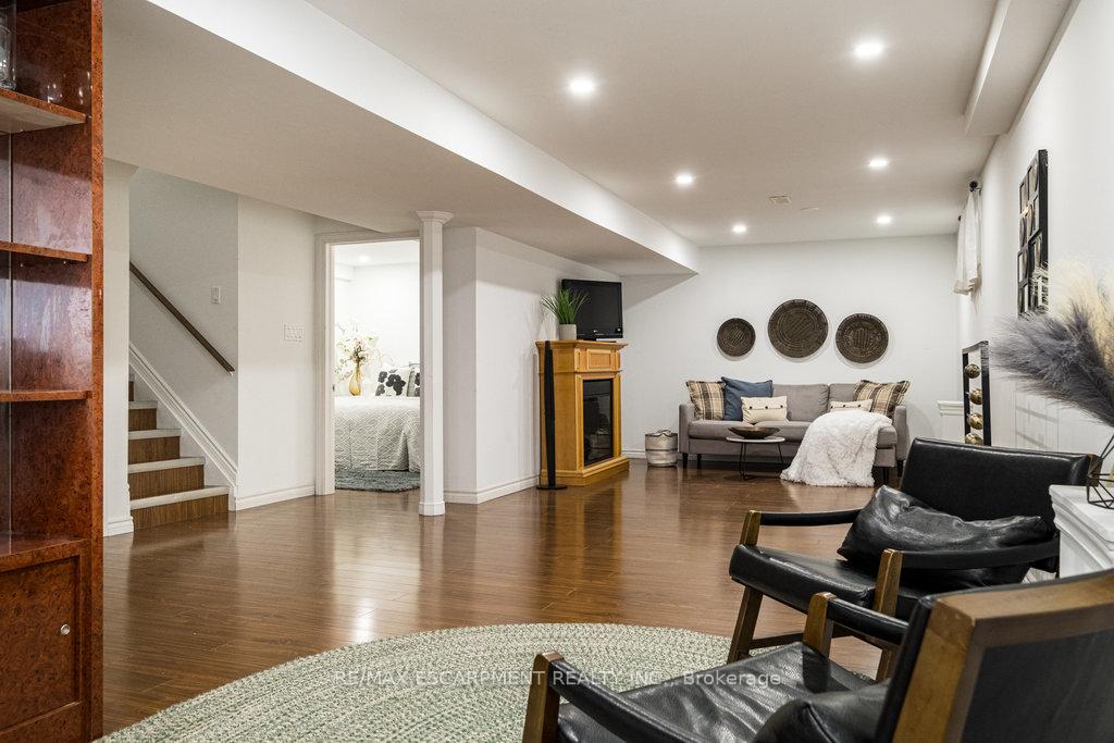 Photo 46 of 135 Arrowhead Drive, Hamilton, Allison — HOMEH